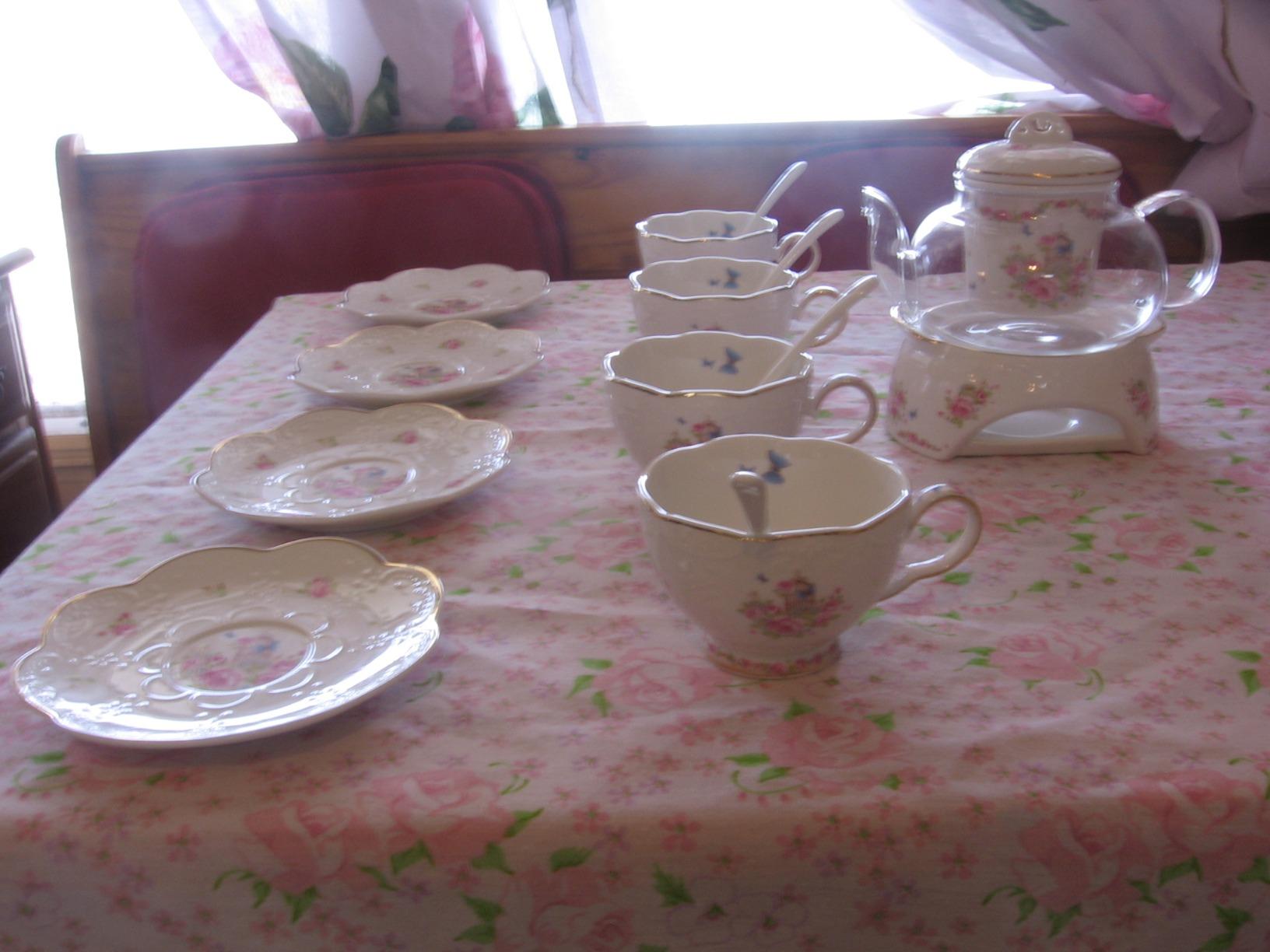 Jusalpha 16pcs Vintage Porcelain Flower Series Tea Set with Teapot Warmer customer photo 2