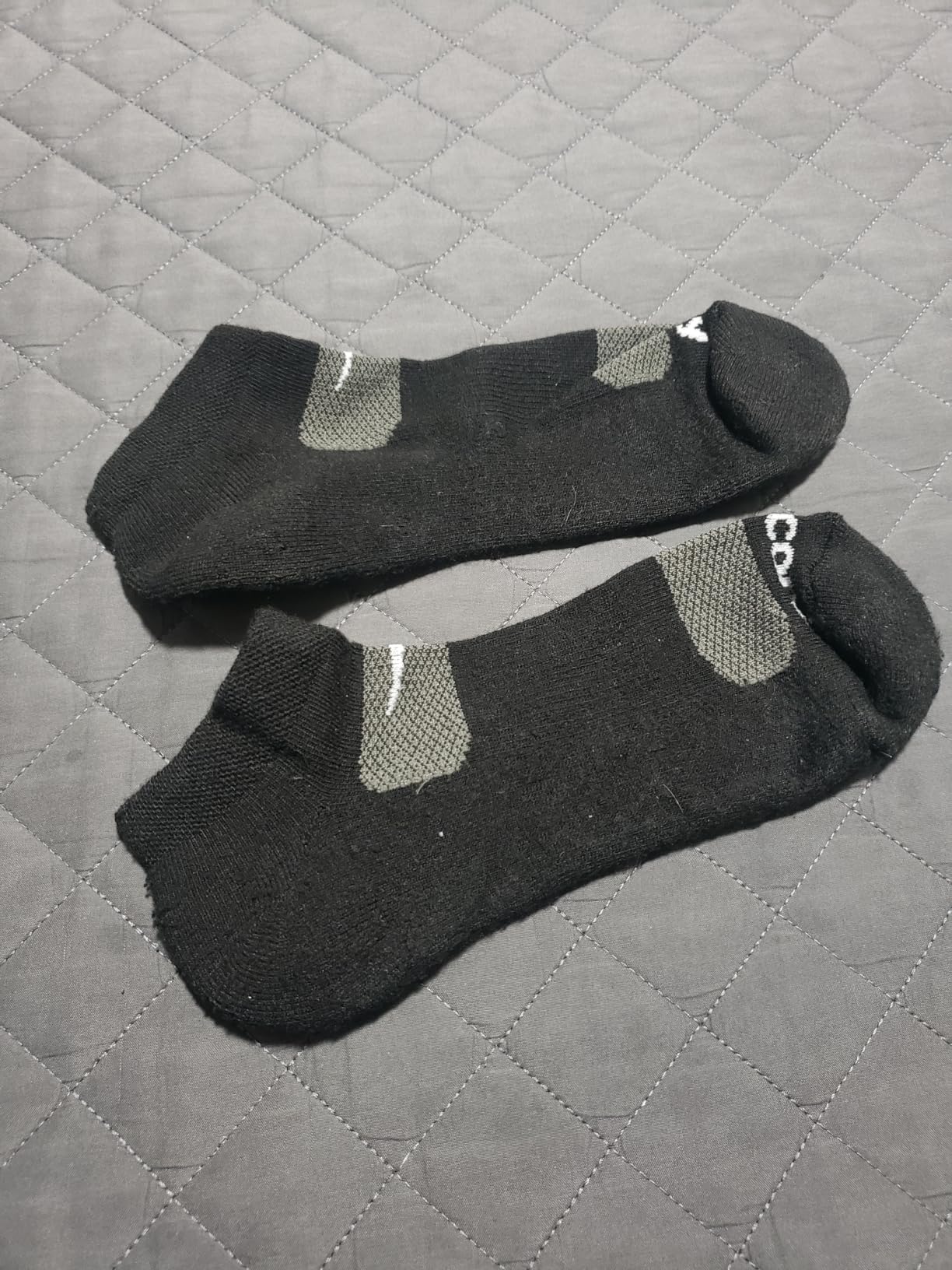 Saucony Men's RunDry Mesh Ventilating Comfort Fit Performance No-Show Socks, Available in M-XXL (6, 12, 18 Pairs) customer photo 2