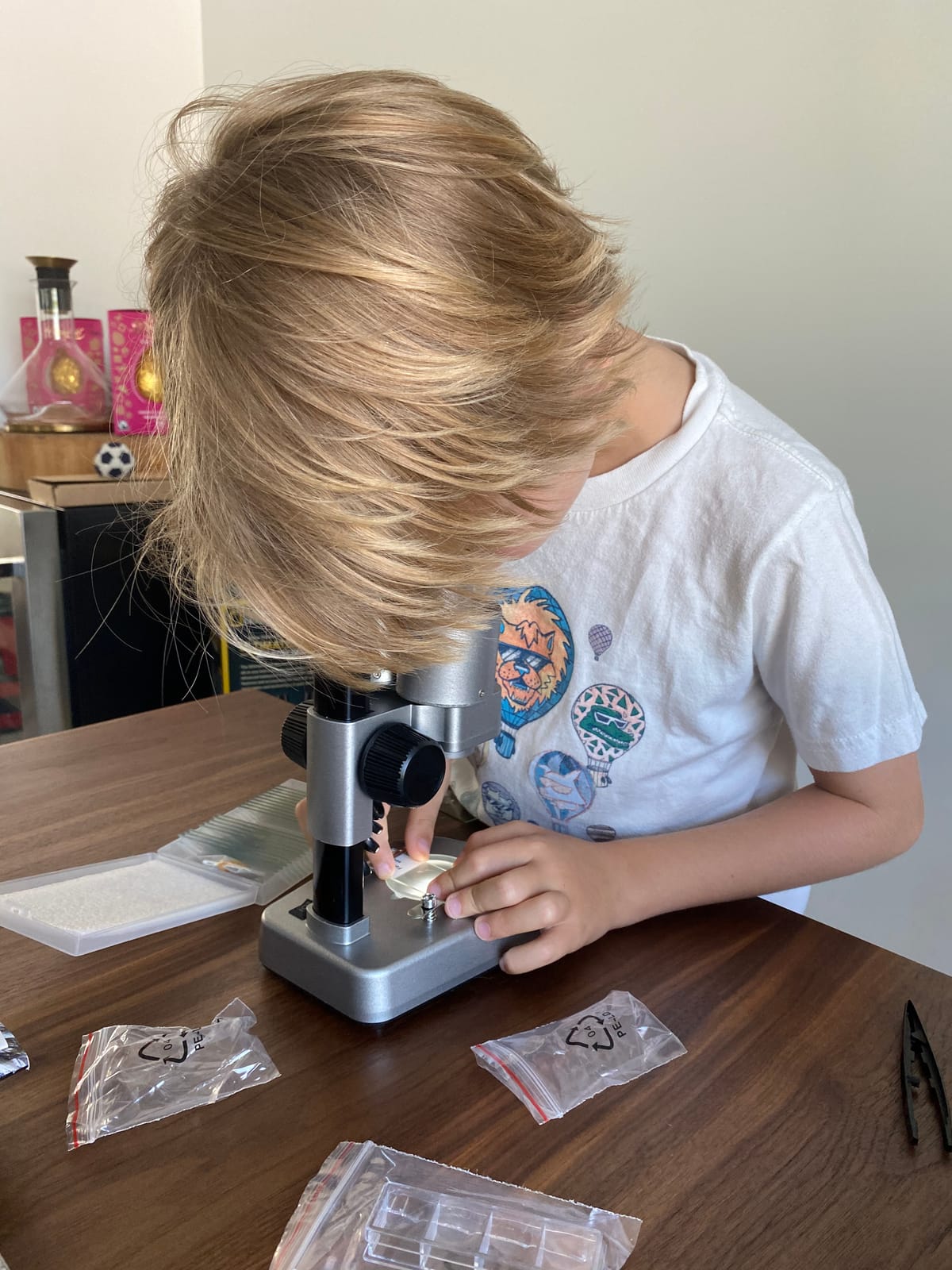 National Geographic Dual LED Kids Microscope - 50+ pc Science Kit with 10 Prepared Slides & 10 DIY Blank Slides, Biology Experiment Activity, Microscope Kit for Kids 8-12 (Amazon Exclusive) customer photo 1