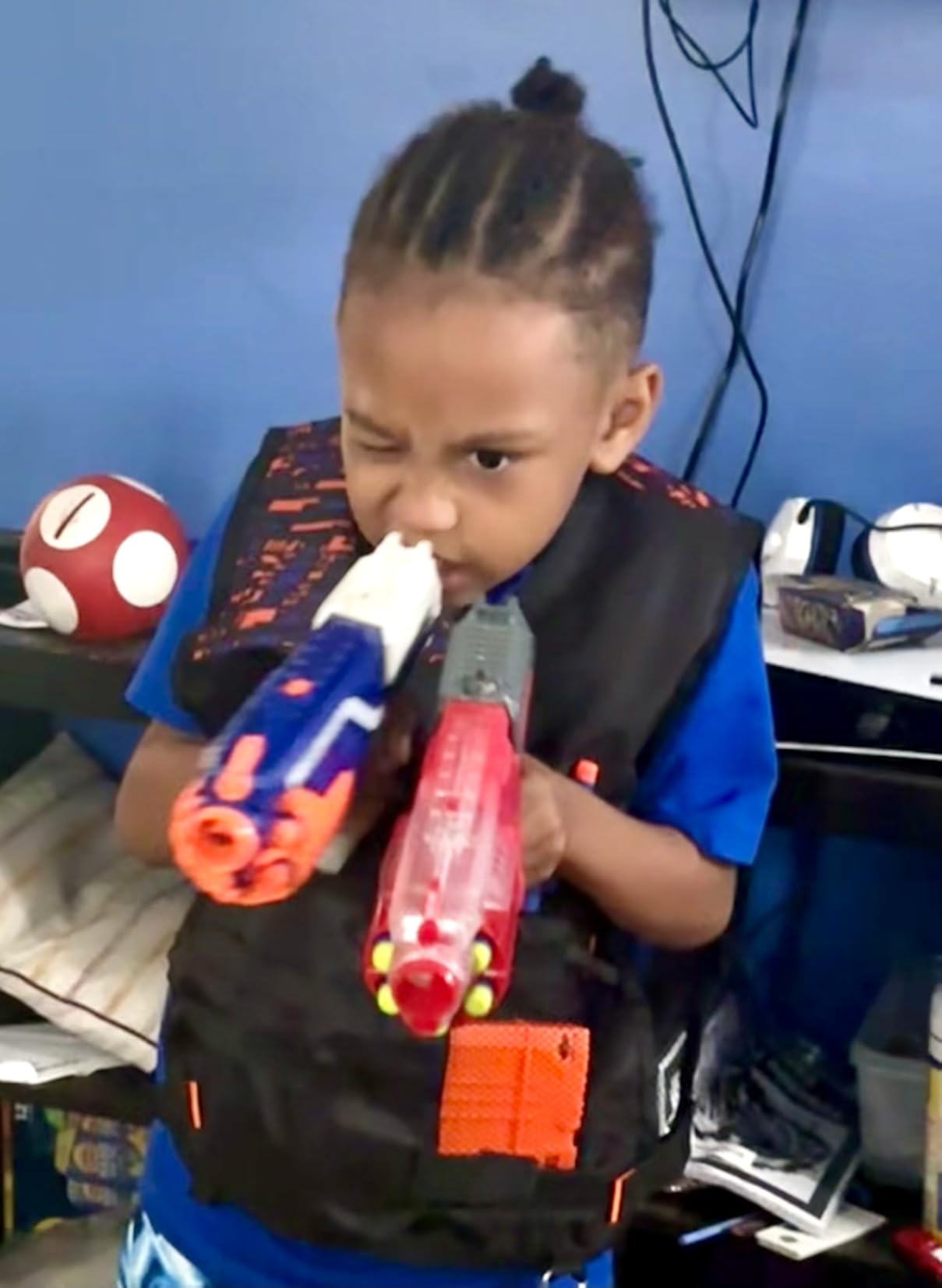 NERF Disruptor Elite Blaster - 6-Dart Rotating Drum, Slam Fire, Includes 6 Official Nerf Elite Darts - for Kids, Teens, Adults (Amazon Exclusive) customer photo 2
