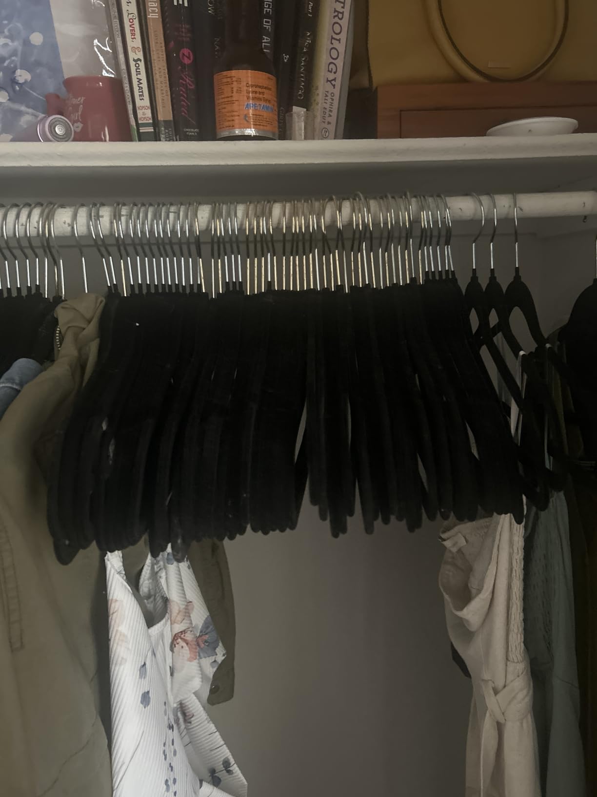 Zober Black Velvet Hangers 50 Pack, Slim Non Slip Clothes Hangers customer photo 2