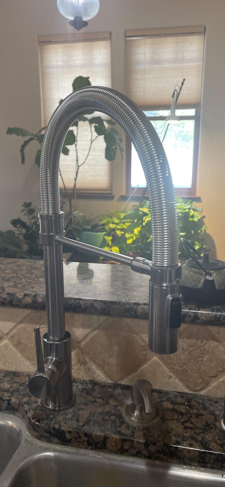 Delta Faucet Trinsic Pro Commercial Style Kitchen Faucet Chrome, Kitchen Faucets with Pull Down Sprayer, Kitchen Sink Faucet, Faucet for Kitchen Sink with Magnetic Docking, 9659-DST customer photo 1
