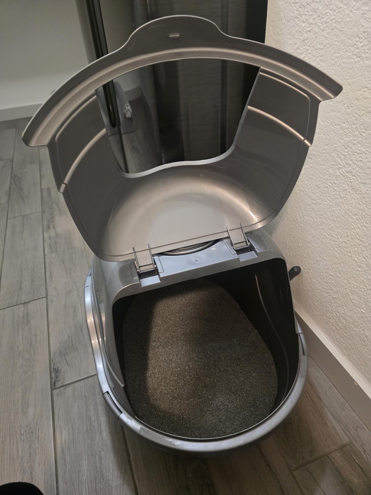 Nature's Miracle Hooded Flip Top Cat Litter Box with Charcoal Filter | Easy to Clean With Flip Top & Simple Latches, Charcoal Filter Absorbs Odor, Non-Stick Surface Prevents Litter Build-Up customer photo 1