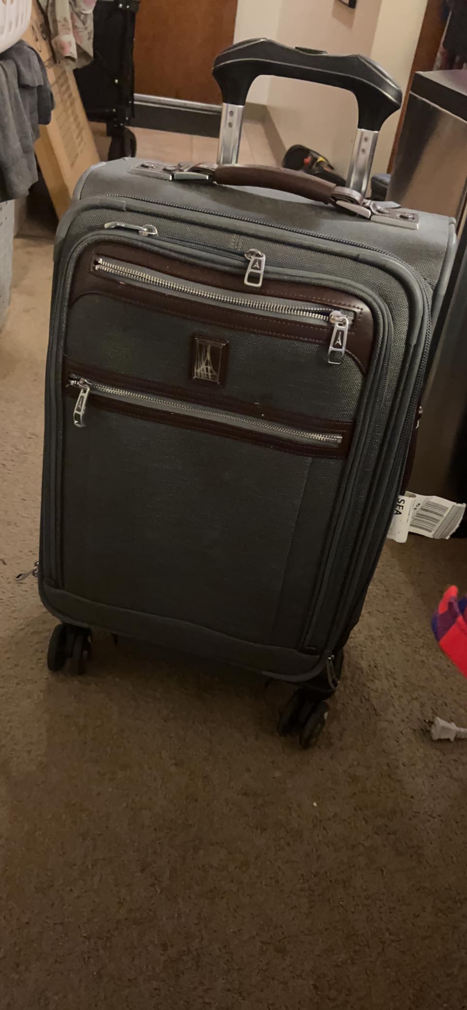 Travelpro Platinum Elite Softside Expandable Checked Luggage, 8 Wheel Spinner Suitcase, TSA Lock, Men and Women, Shadow Black, Checked Medium 25-Inch customer photo 2
