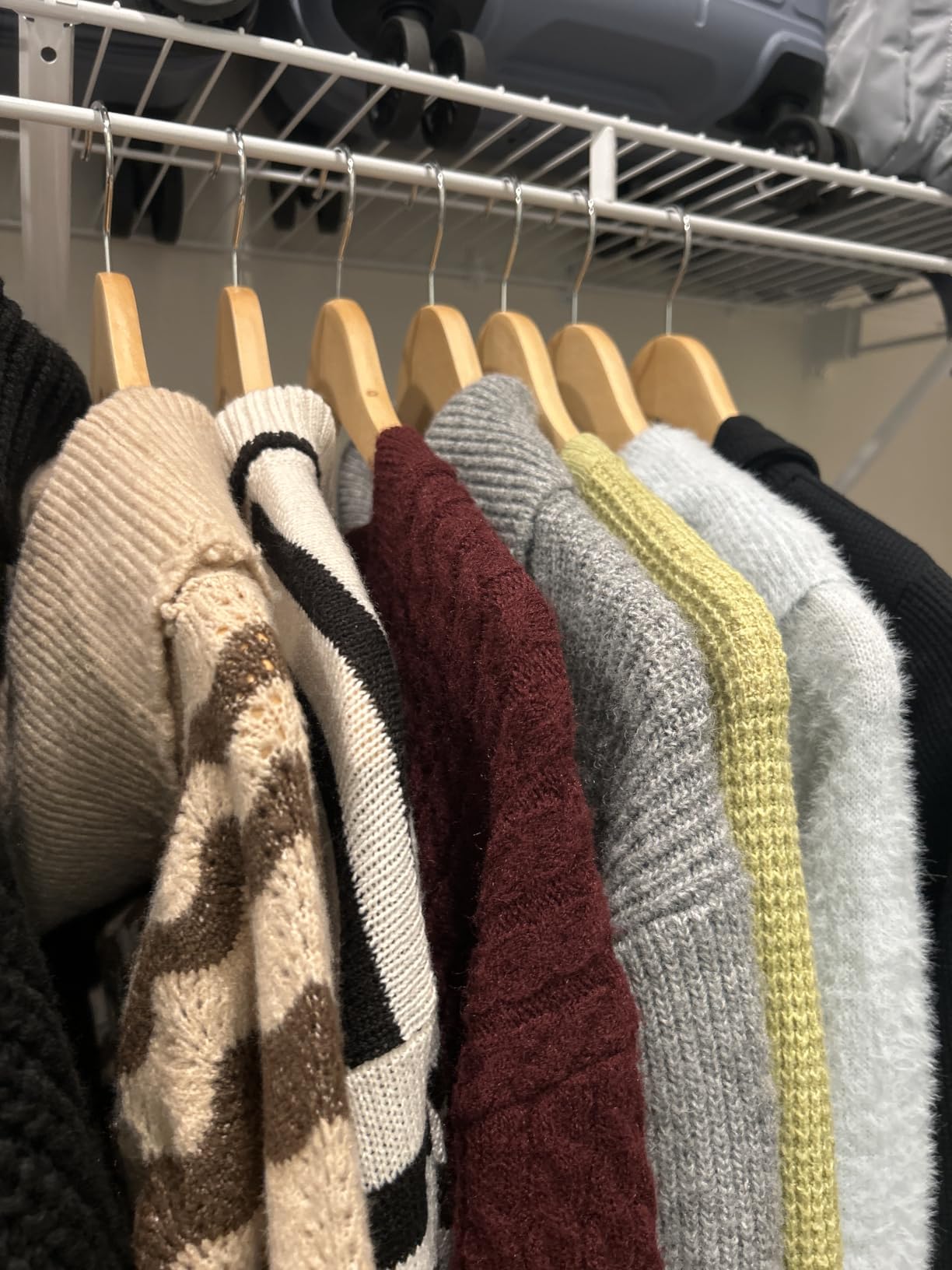 Utopia Home Wooden Hangers 20 Pack - Slim Suit Hangers Natural with 360 Degree Rotatable Hook and Shoulder Grooves customer photo 2