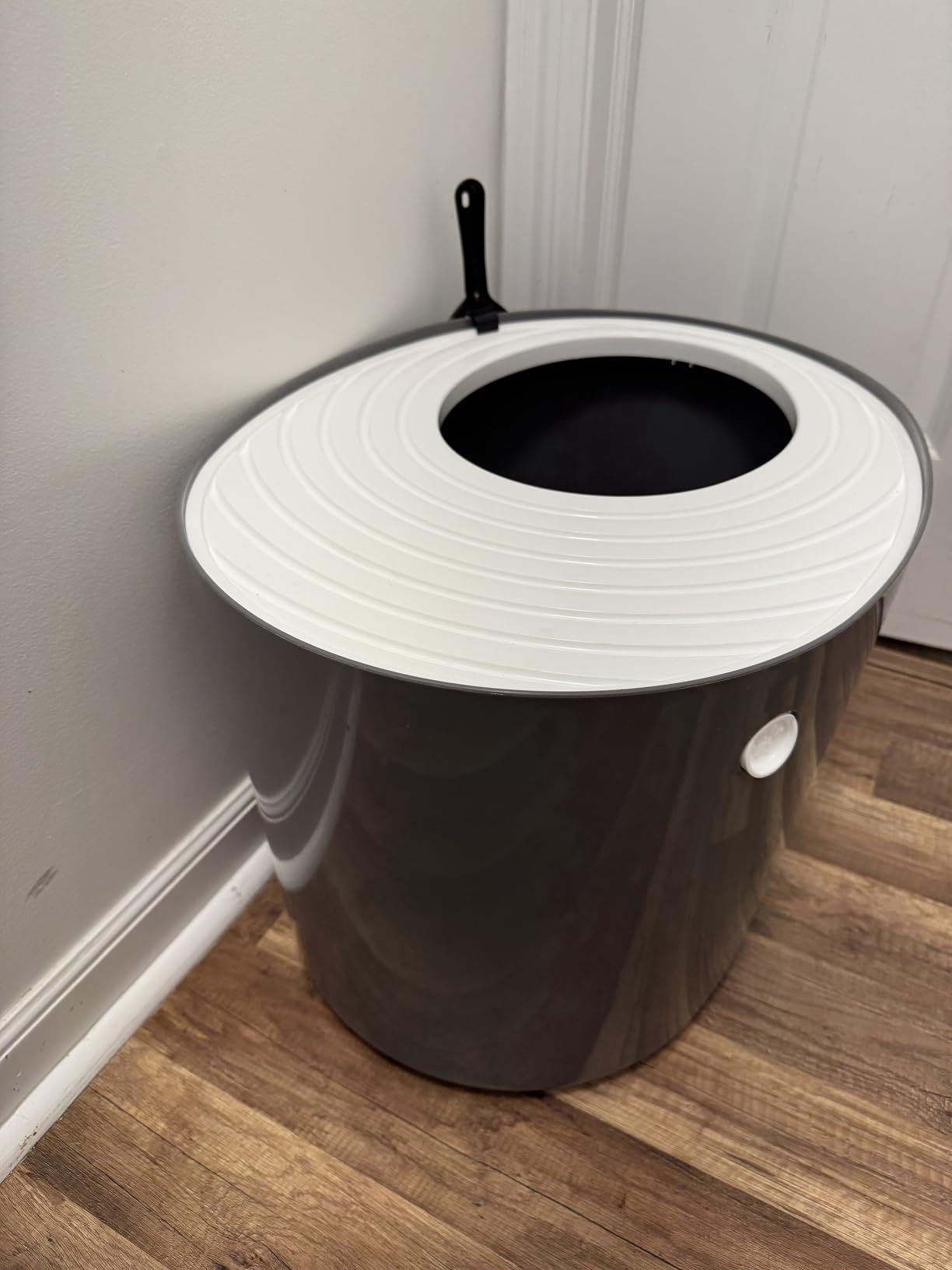 IRIS USA Large Top Entry Cat Litter Box, Hooded Privacy, Beige/White customer photo 2
