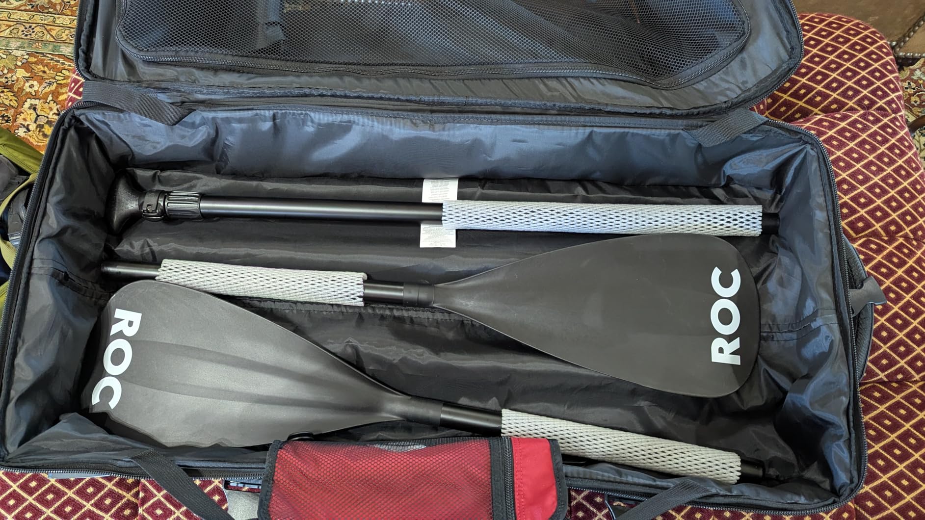 Amazon Basics 35-inch Large Rolling Duffel Bag with Wheels and Handle, Travel Duffle with Durable Ripstop Polyester Material, 2 Layers of Storage Space, Multiple Interior and Exterior Pockets, Black customer photo 2