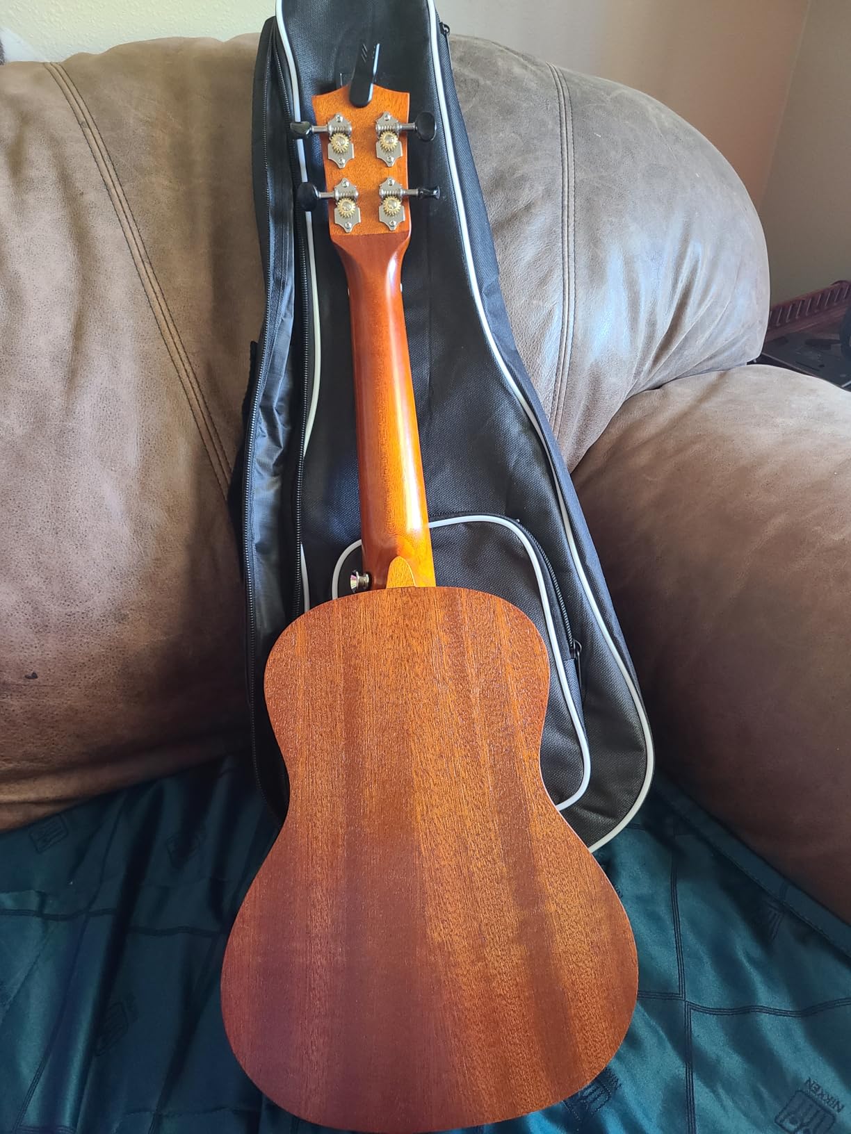 Ukulele, AKLOT Concert Ukelele Solid Mahogany 23 inch for Professional Beginners Adults Kit with Free Online Lesson and Uke Accessories customer photo 2