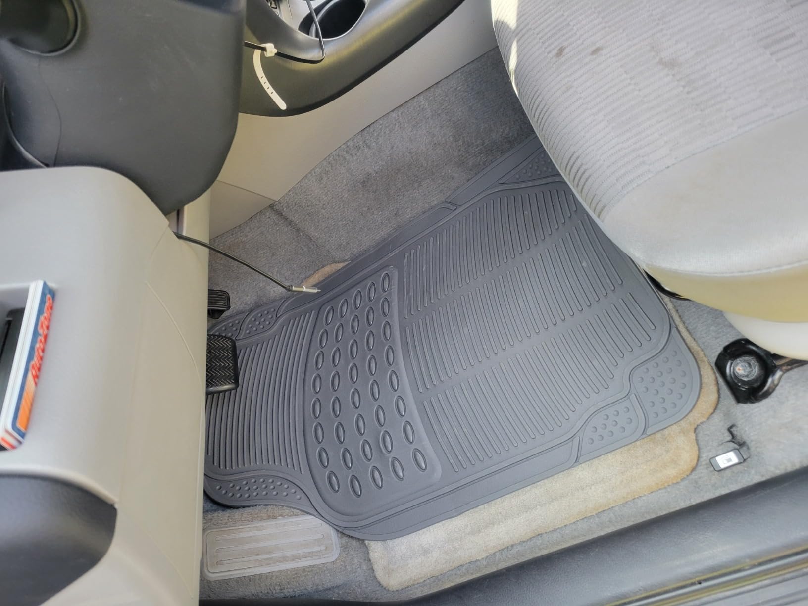 BDK Floor Mats, 4-Piece All-Weather Car Mat with Universal Fit Design, Durable Rubber Car Floor Mats with Capture Ridges, Waterproof for Cars Trucks SUV (Black) customer photo 1