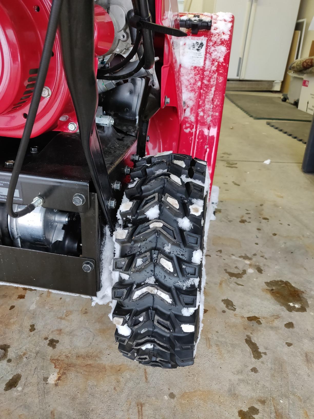 Honda HSS724 23.8-Inch Two Stage Snow Blower (HSS724AAWD) | Electric Start, Pneumatic Sure-Grip Tires customer photo 1