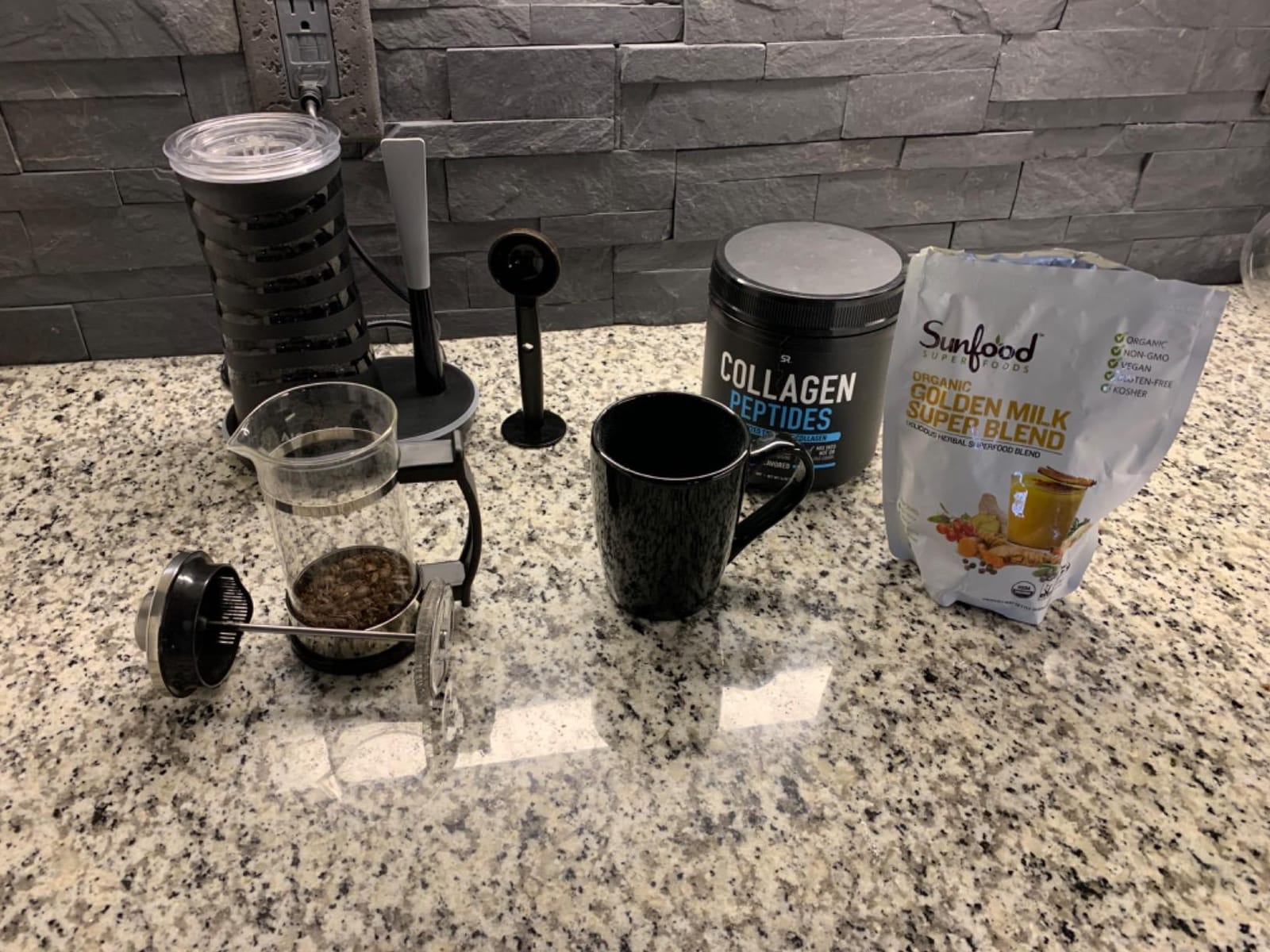 Sunfood Superfoods Organic Golden Milk Super Blend - Turmeric Latte Powder Mix with Ginger, Black Pepper, Cinnamon & Cardamom Spices, Vegan, USDA Organic, Gluten Free - 6 oz customer photo 1