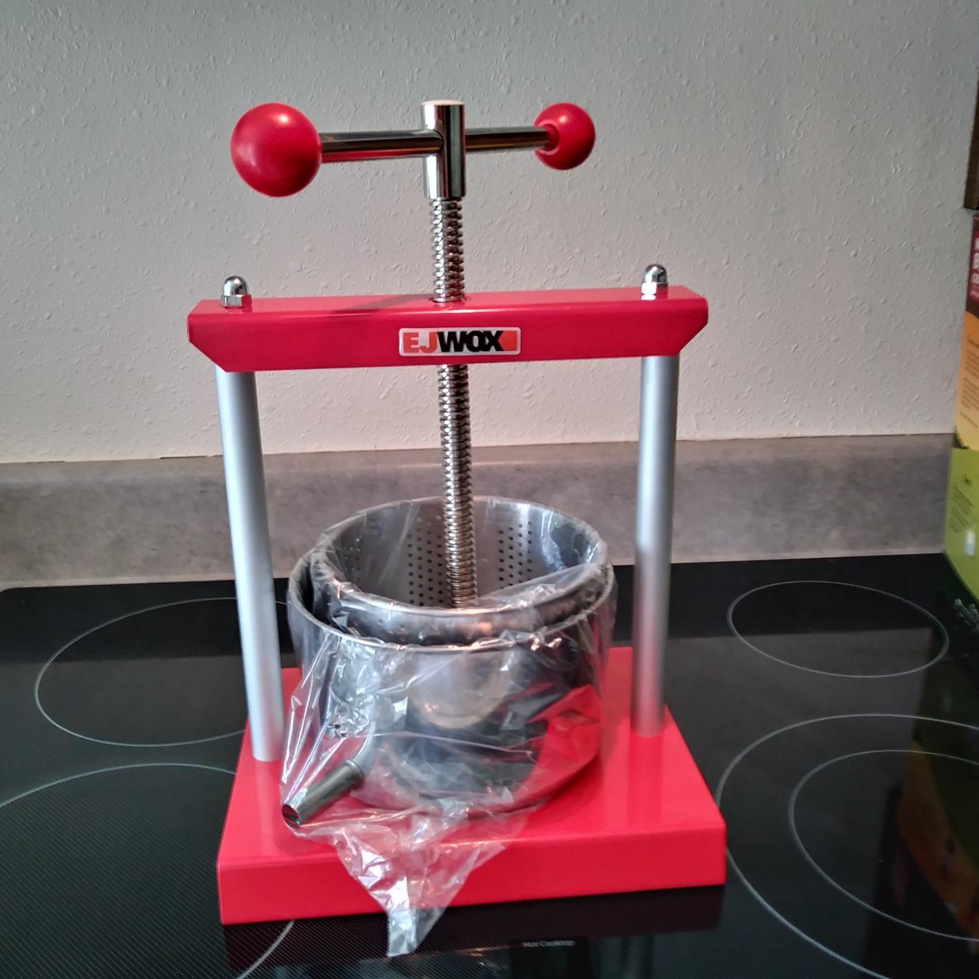 0.53 Gallon Manual Press - Stainless Steel Soft Fruit & Herb Juicer with Filter Bag - Multi-Functional Squeezer for Grapes, Berries, Honey & Cheese - Compact Top-Handle Design for Small Batches customer photo 2