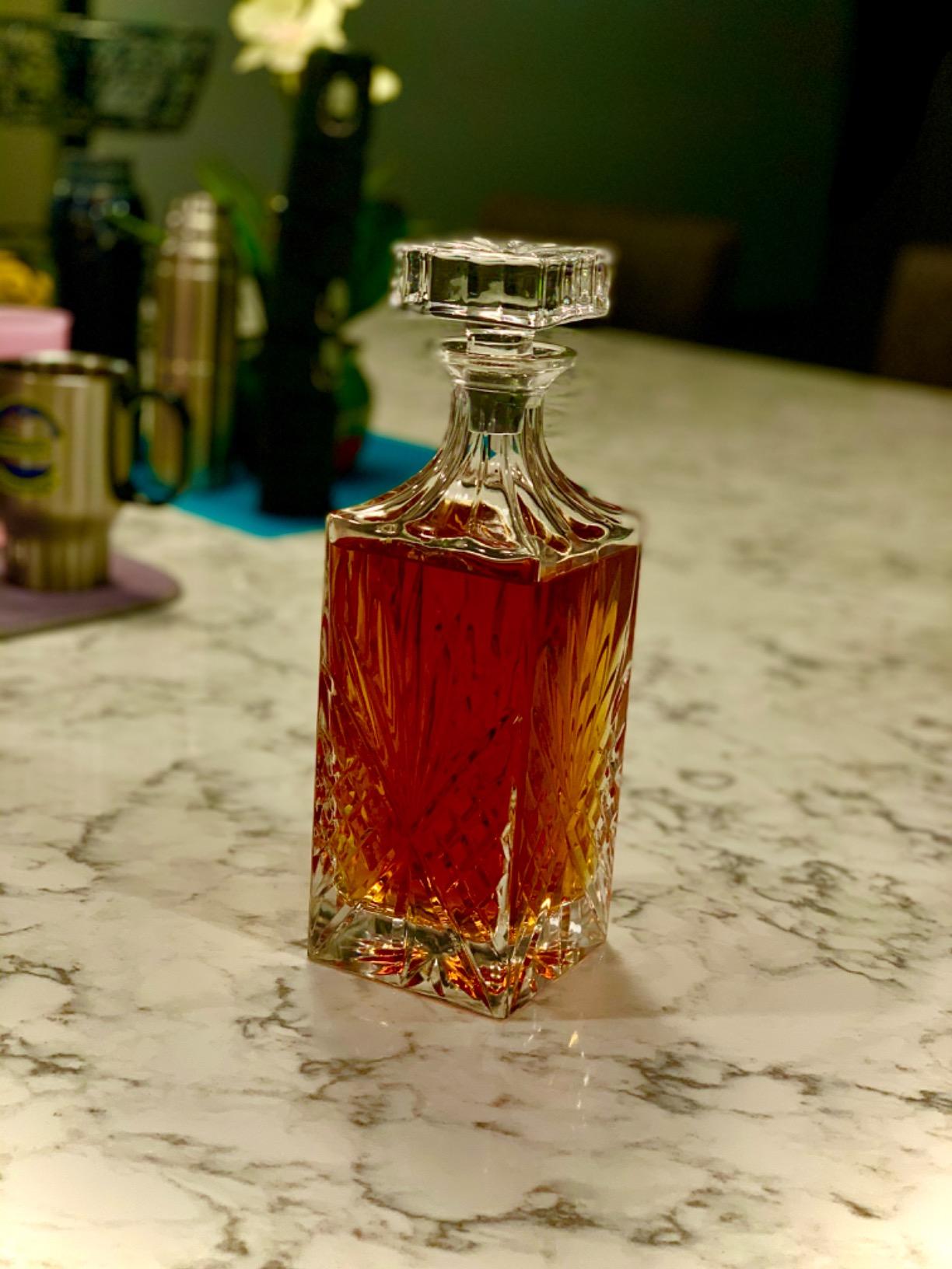 Crystal Whiskey Decanter, Lead-Free Barware Gift for Men, Scotch Bourbon Liquor, Irish Cut, 750ml customer photo 2