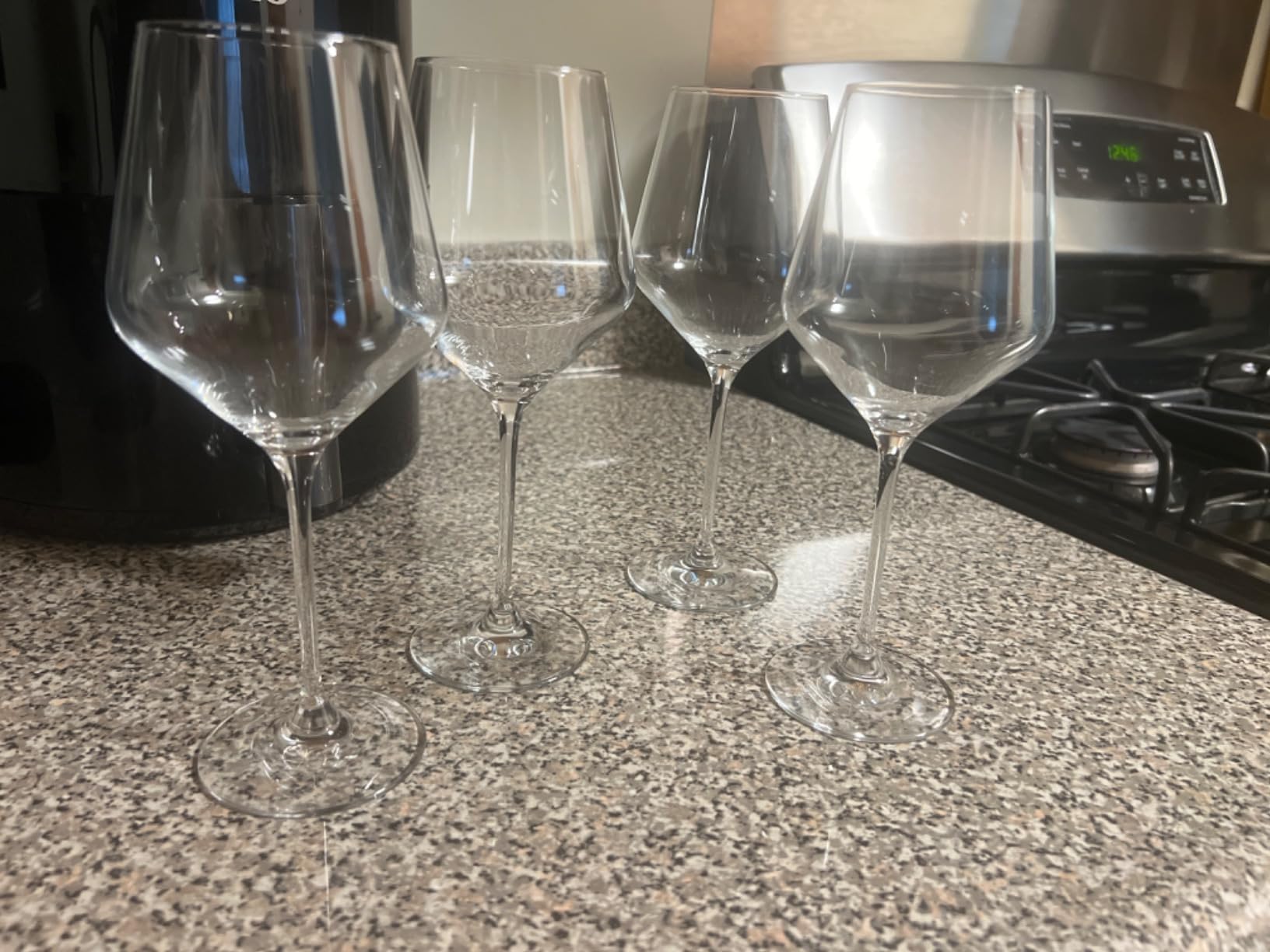 JoyJolt Layla White Wine Glasses, Set of 4 Italian Glasses, 13.5 oz Clear – Made in Europe customer photo 1