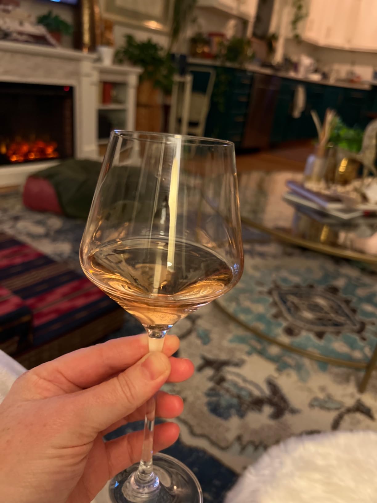 JoyJolt Layla White Wine Glasses, Set of 4 Italian Glasses, 13.5 oz Clear – Made in Europe customer photo 2