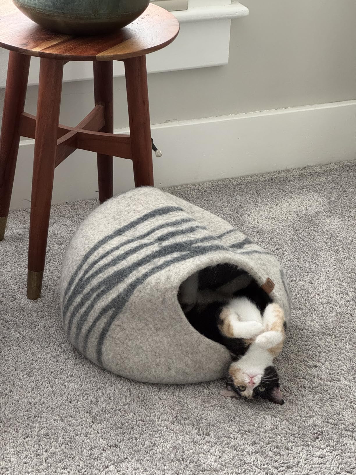 MEOWFIA Cat Cave - Merino Wool Bed for Indoor Cats (Light Gray, Medium) | Cat Bed Enclosure, Premium Felt, Handmade, Super Soft, Lightweight, Breathable, Adjustable Shape customer photo 1
