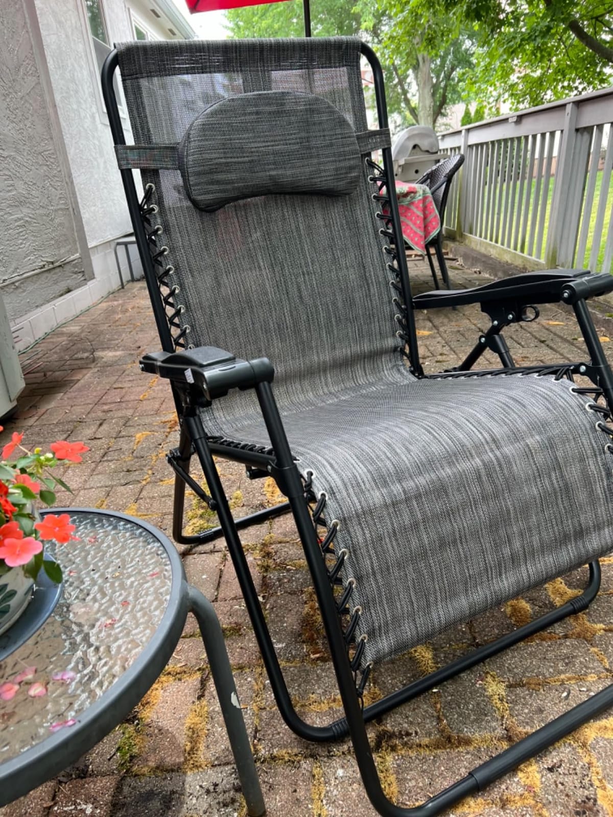 Best Choice Products Oversized Zero Gravity Chair, Folding Outdoor Patio Lounge Recliner w/Cup Holder Accessory Tray, Pillow - Black customer photo 2