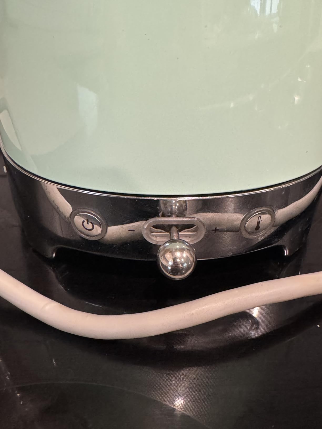 SMEG Variable Temperature Electric Kettle 1.7L (7 Cup), Stainless Steel Tea & Coffee Kettle, Fast Boil, Adjustable Temp 122°F-212°F, Keep Warm, Auto Shut-Off, 360° Base, Retro Style-Silver customer photo 1