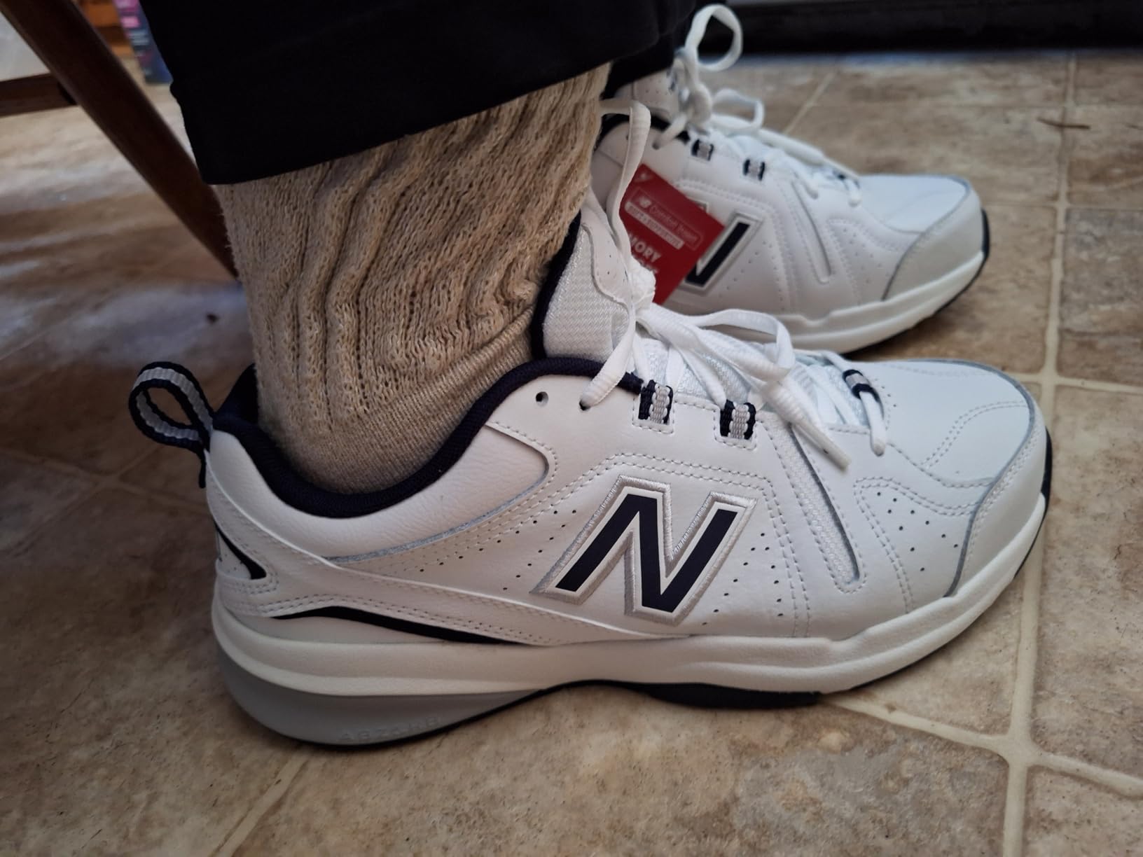 New Balance Men's 608 V5 Casual Comfort Cross Trainer, Black/Black, 10 Wide customer photo 2