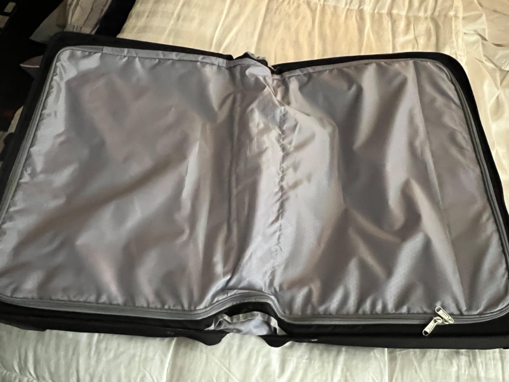Maxlite 5 Softside Carry-On Rolling Garment Bag, Black, 22-Inch customer photo 2