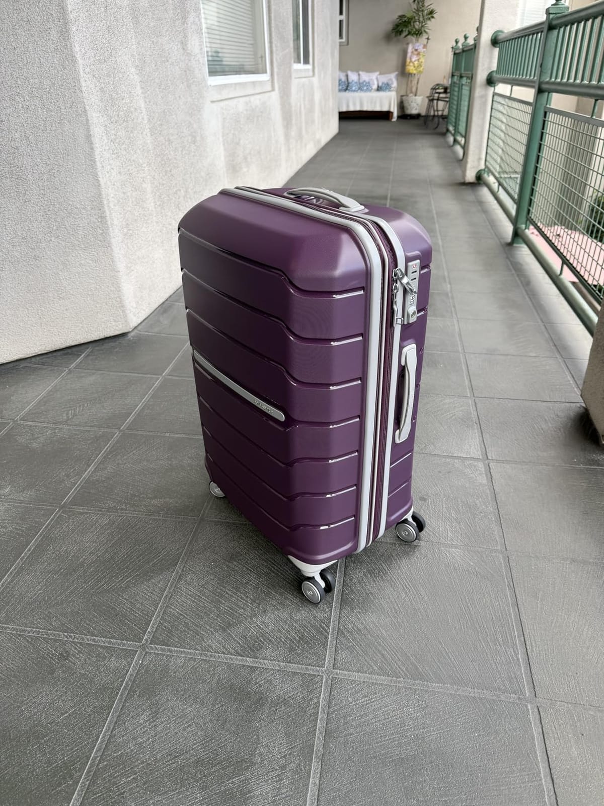 Samsonite Freeform 28-Inch Large Luggage with Dual 360 Spinner Wheels - Checked Suitcase - TSA Lock, Airline-Approved - Lightweight Durable Polypropylene Expandable Hardshell - Navy customer photo 2