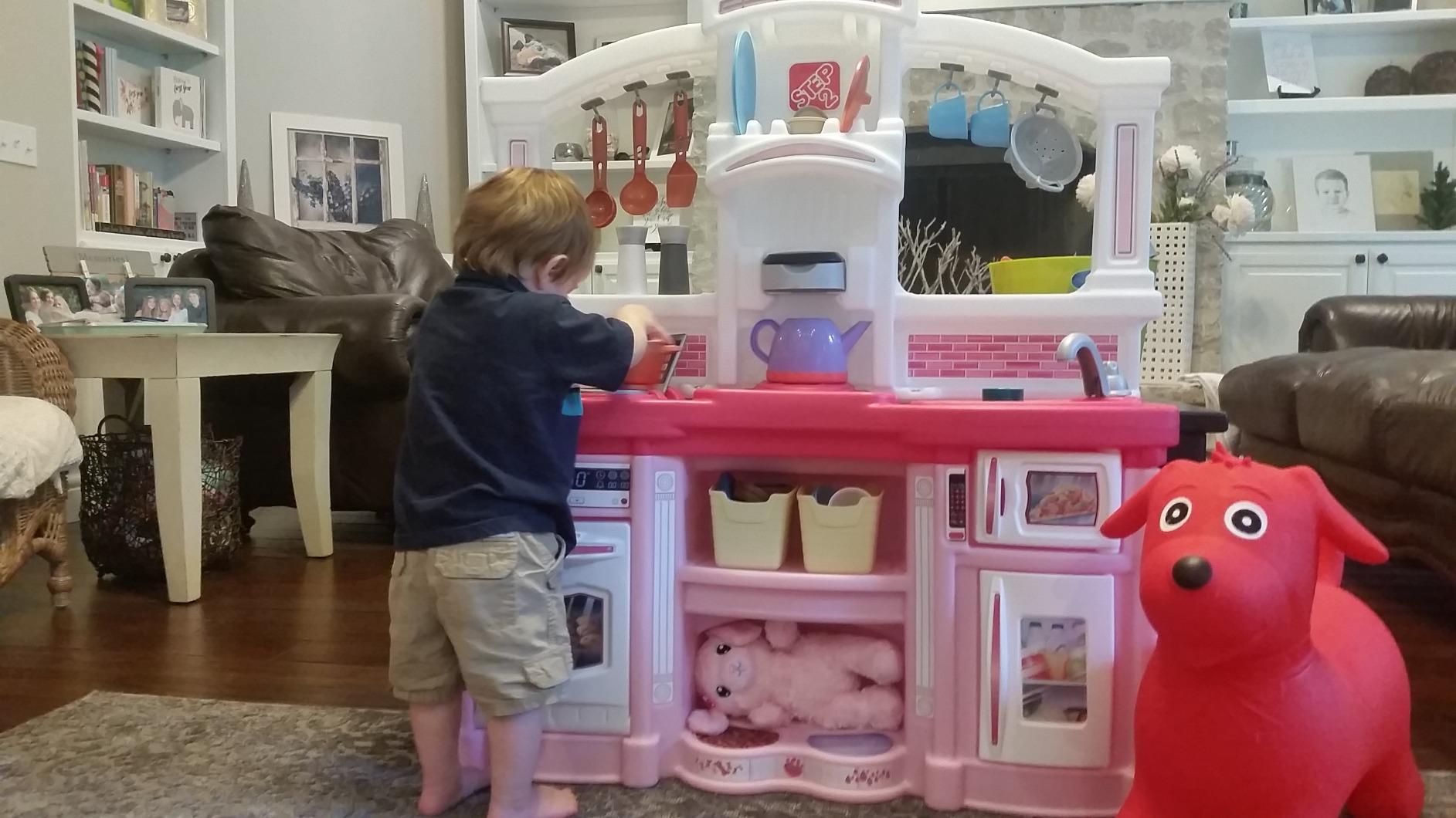 Step2 Fun with Friends Kids Kitchen Playset, Indoor/Outdoor Kitchenette, Interactive Play with Lights and Sounds, 25 Piece Toy Accessories, Toddlers 2+ Years Old, Pink customer photo 1