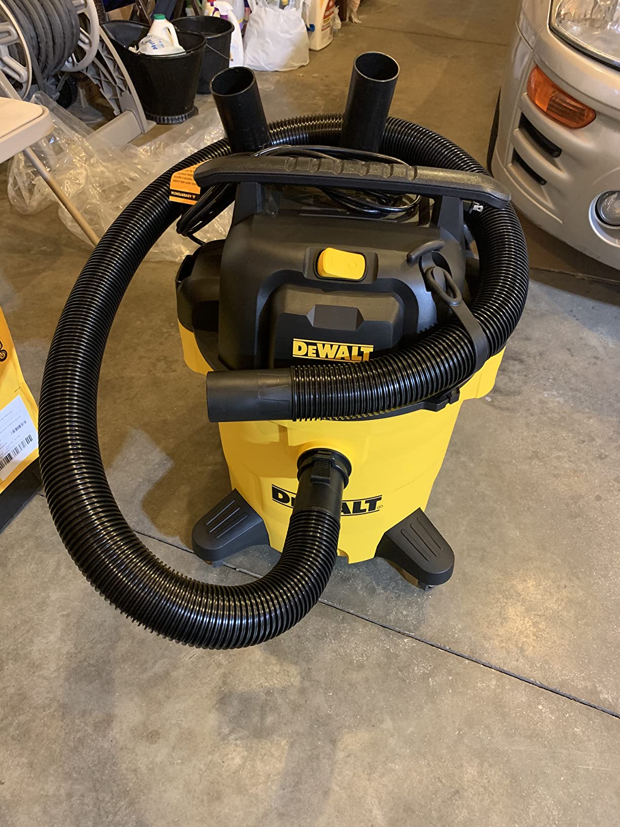 DEWALT 12 Gallon Poly Wet/Dry Vac, 5.5 HP Shop Vacuum Wet Vacuum Cleaner for Workshop, Jobsite, Commercial Area, Large Pick-Up Capacity, Yellow, DXV12P customer photo 2