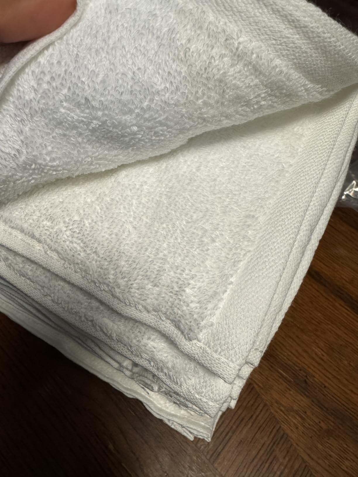 Amazon Basics Soft and Thick Cotton Hand Towels for Bath, Kitchen, Gym, 16 x 26 in, White, 12-Pack customer photo 1