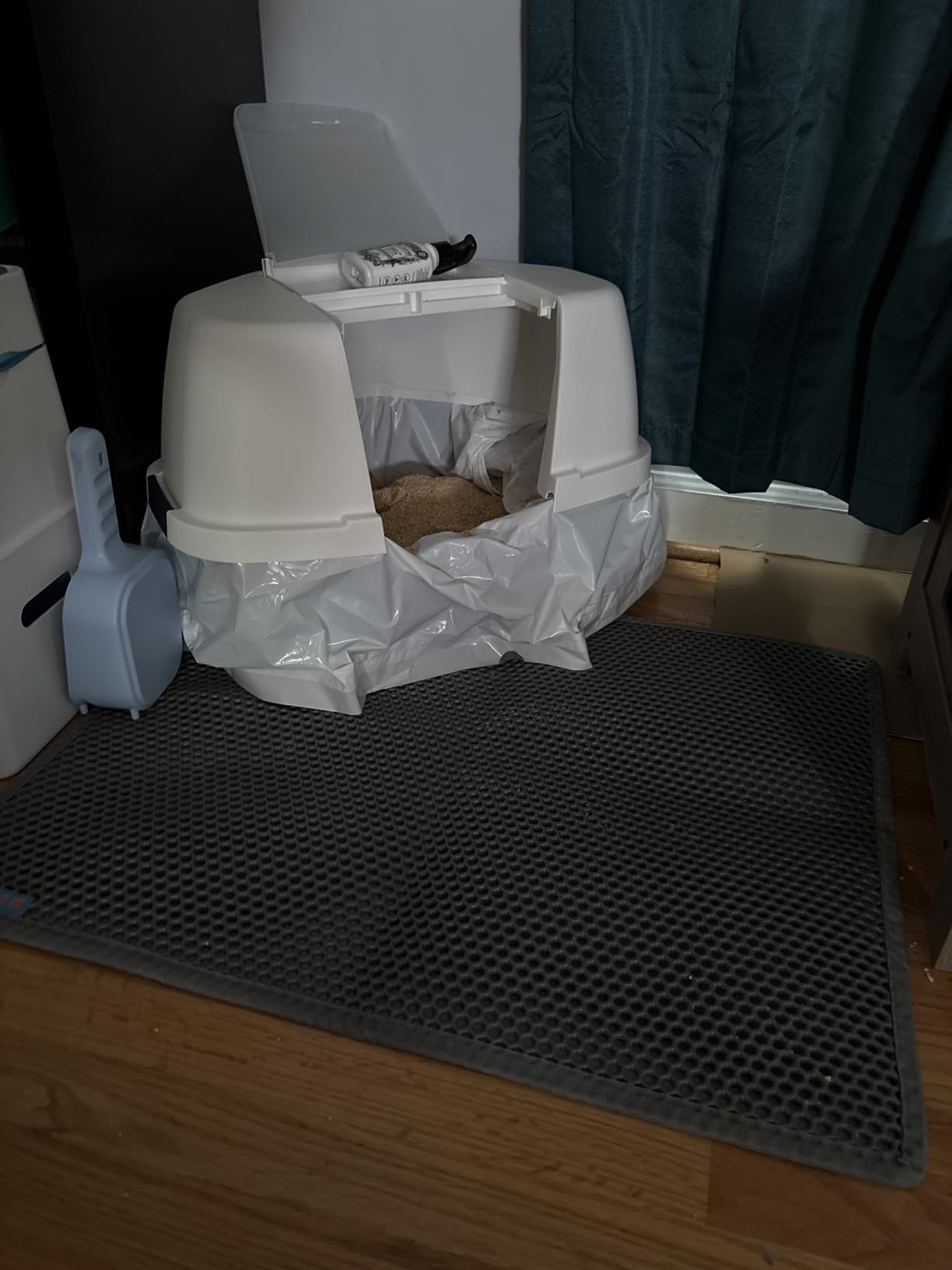 IRIS USA Large Front Door Cat Litter Box, Walk-in Entry, Navy customer photo 2