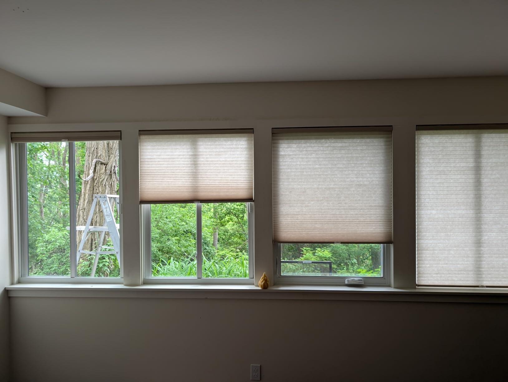 BlindsAvenue Cordless Cellular Honeycomb Shade, Light Filtering Blinds for Indoor Window, Thermal Insulation Shades for Home, Noise Reduction, Color: White, Size: 34