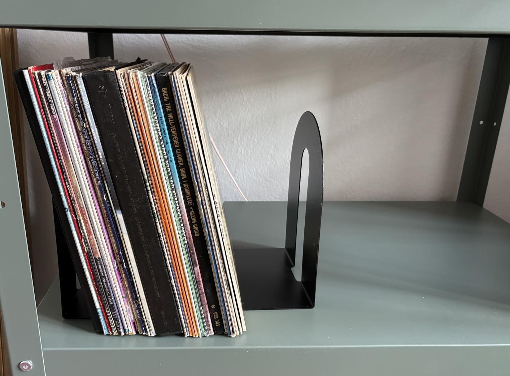 Officemate Heavy Weighted Metal Bookends Set of 2, 10-Inch Steel Book Ends for Shelves, Non-Skid Base Book Supports for Books, Binders, and Office Organization, Black customer photo 1