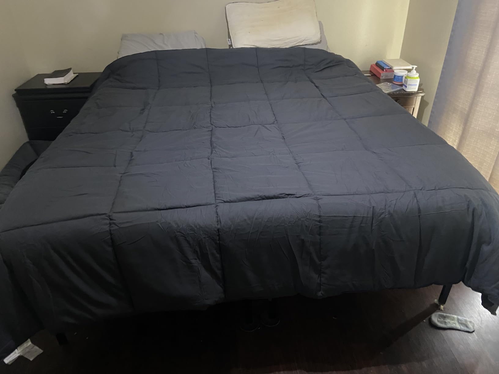 EASELAND Queen Size Down Alternative Comforter, White, 88x88 Inches | Quilted Duvet Insert for All Seasons, Soft Lightweight Bedding with Corner Tabs, Breathable Machine Washable Hotel Quality customer photo 1