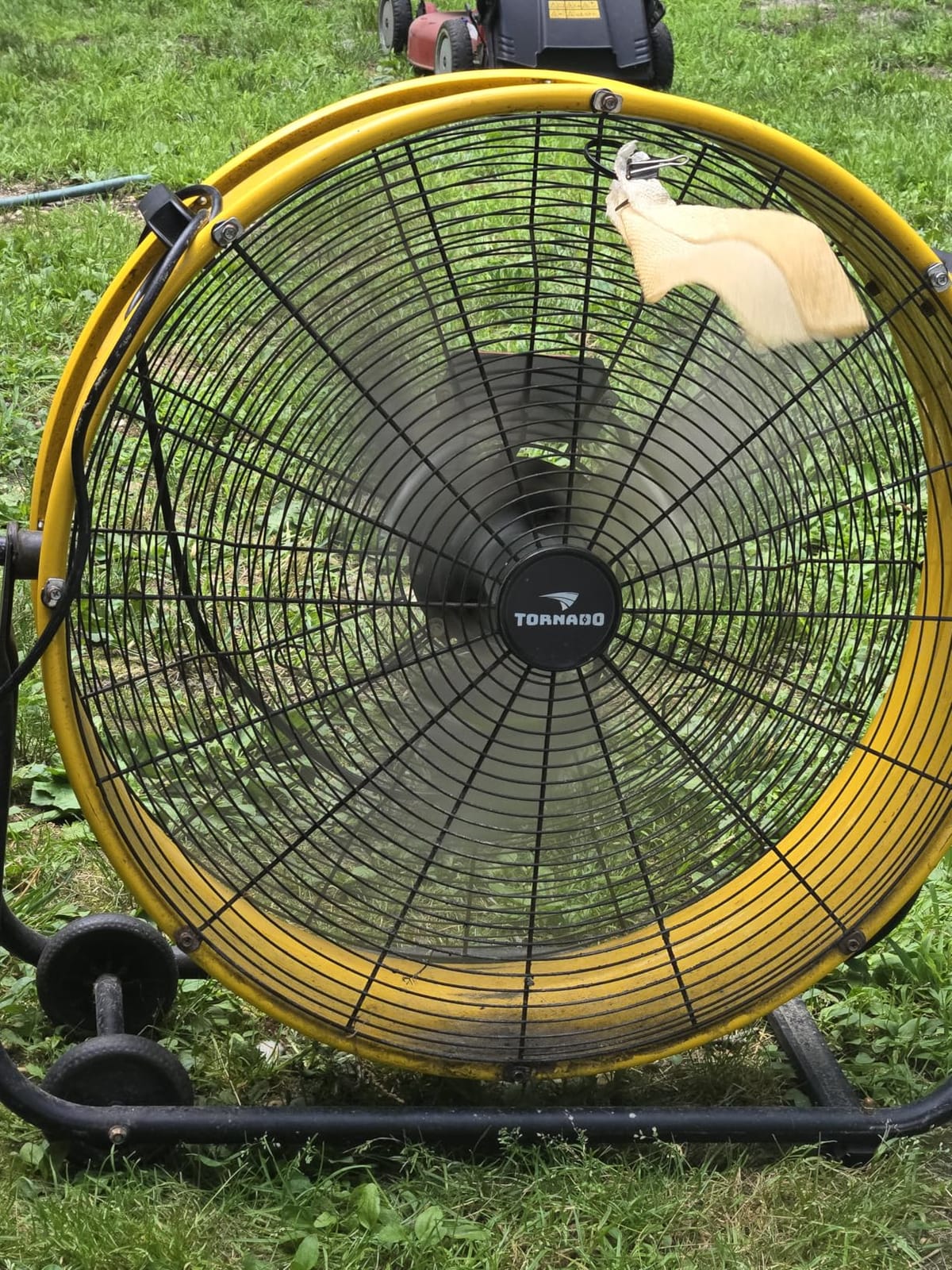 Tornado - 24 Inch High Velocity Heavy Duty Tilt Metal Drum Fan Yellow Commercial, Industrial Use 3 Speed 7700 CFM 1/3 HP 8 FT Cord ETL Safety Listed customer photo 1