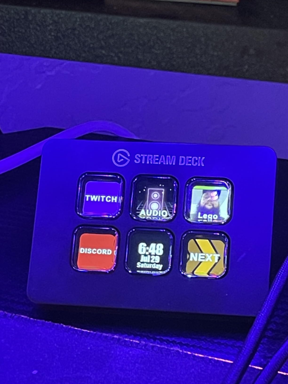 Elgato Stream Deck Mini, 6 Customizable LCD Macro Keys customer photo 1