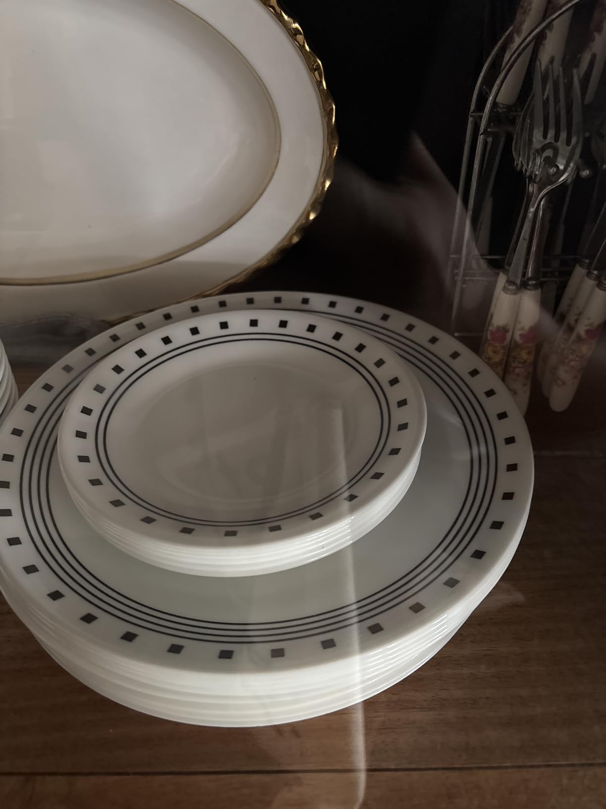 Corelle Vitrelle 18-Piece Service for 6 Dinnerware Set Triple Layer Glass and Chip Resistant, Lightweight Round Plates and Bowls Set, Ocean Blue customer photo 2