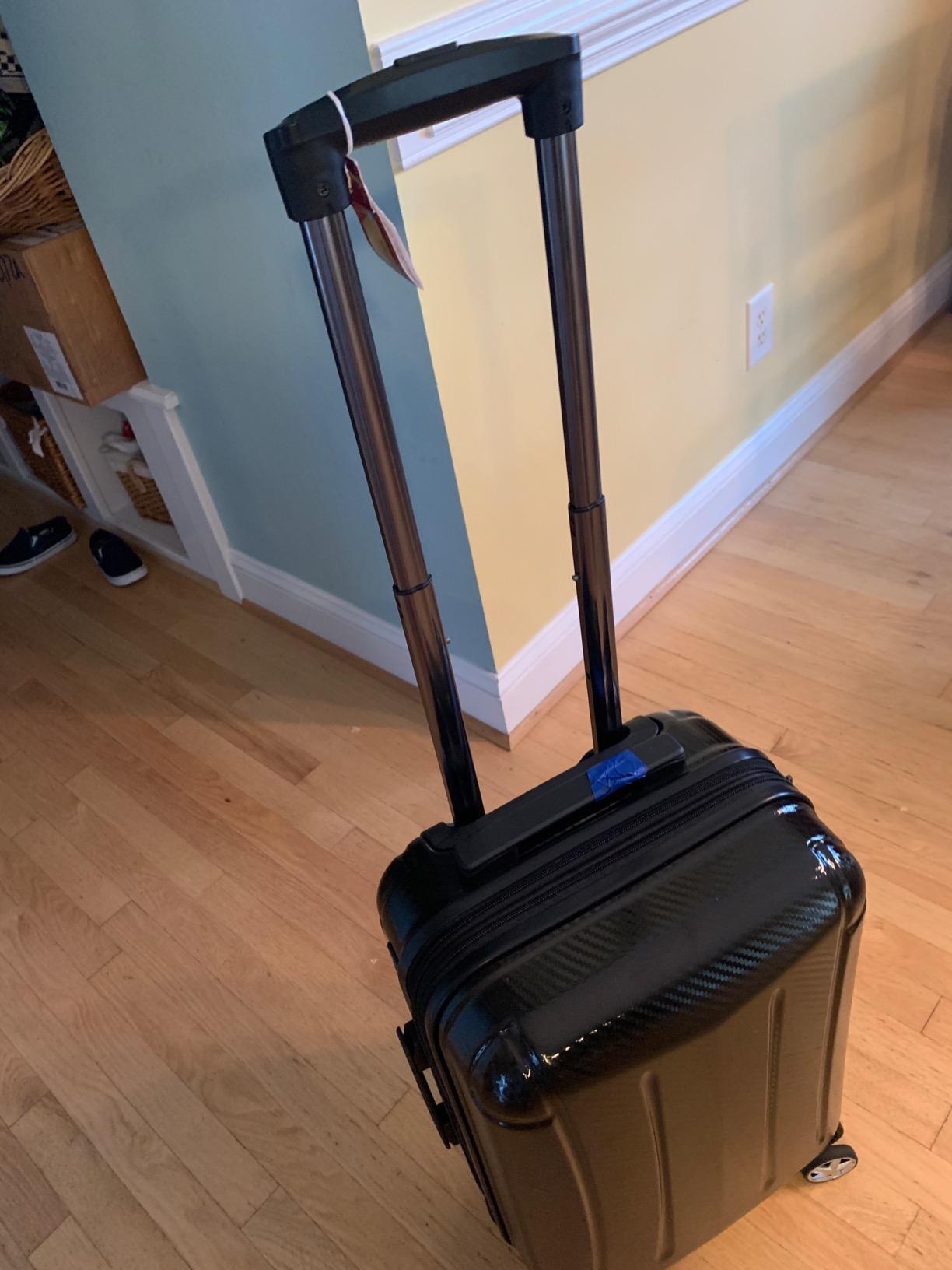 Amazon Basics 30-Inch Hardside Checked Spinner Luggage With TSA Lock, Lightweight Expandable Suitcase, Scratch-Resistant Surface, 8 Multi-directional Wheels, Black customer photo 2
