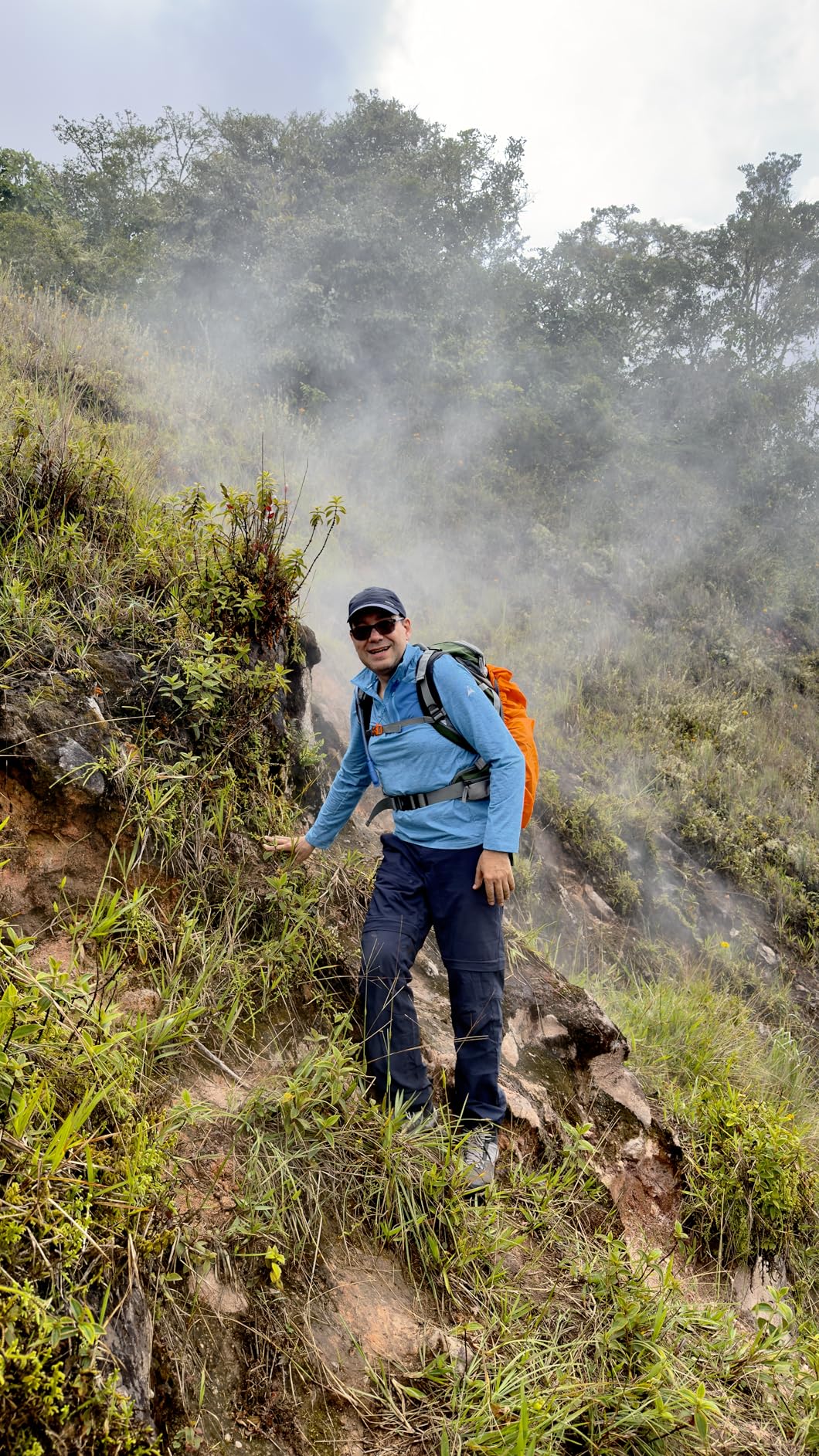 Loowoko 50L Hiking Backpack customer photo 2