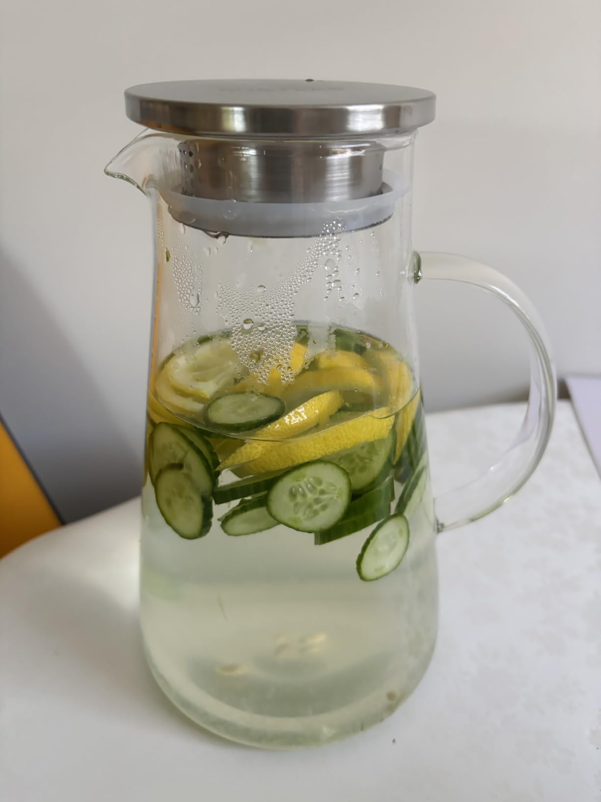 SUSTEAS 2L/68oz Glass Pitcher with Lid and Handle,Carafe for Hot/Cold Water | Hand-blown Heat Resistant Borosilicate Beverage for Brew,Coffee,Iced Tea,Juice, Easy Clean with Long-Handled Brush customer photo 1