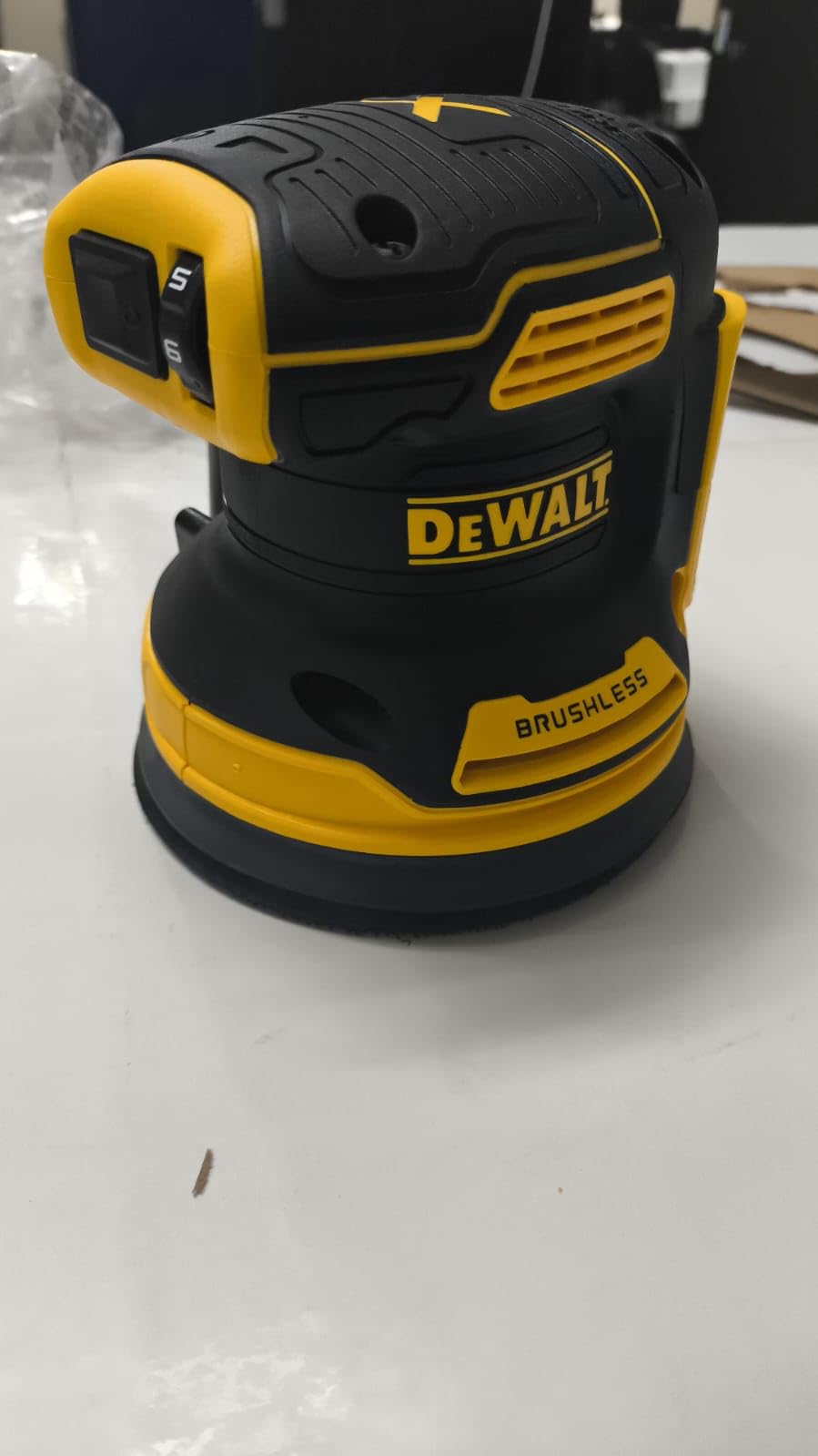DEWALT 20V MAX Orbital Sander, Tool Only (DCW210B) - Brushless motor, dust collection customer photo 1