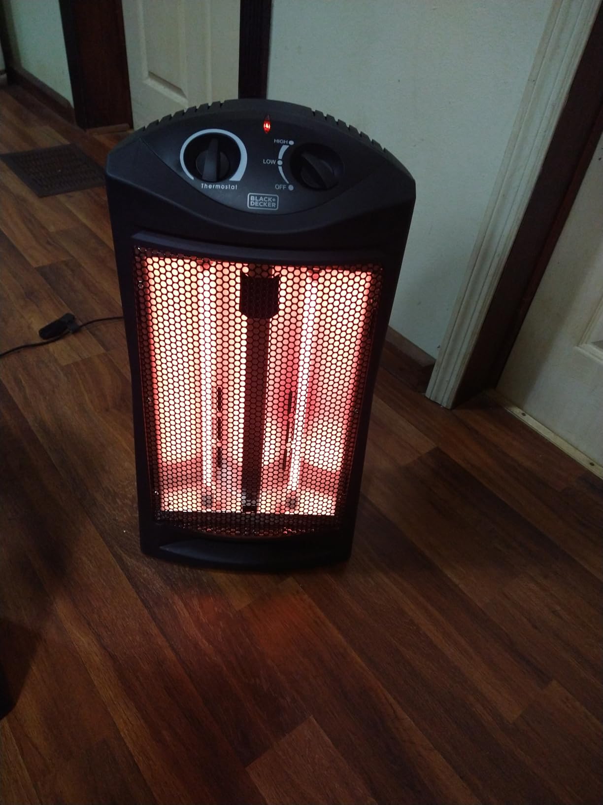 BLACK+DECKER Infrared Radiant Quartz Tower Heater, BHTI06, Black | 1500W Personal Space Heater with Adjustable Thermostat, 2 Settings customer photo 2