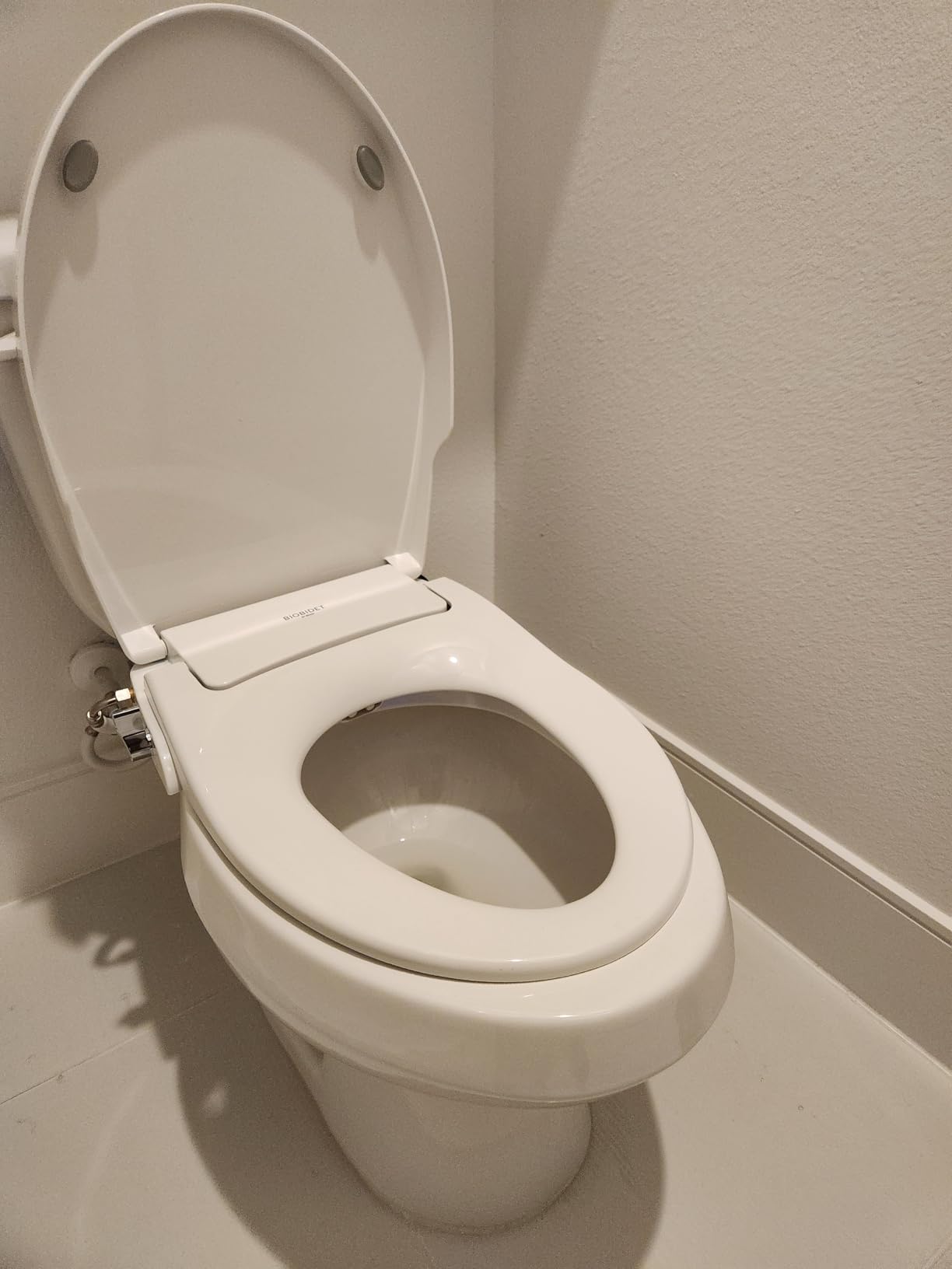 Bio Bidet Slim Zero Non Electric Bidet Toilet Seat Elongated, Low Profile Seat with Slow Close Lid, Battery Powered Night Light, Dual Nozzles, White customer photo 2