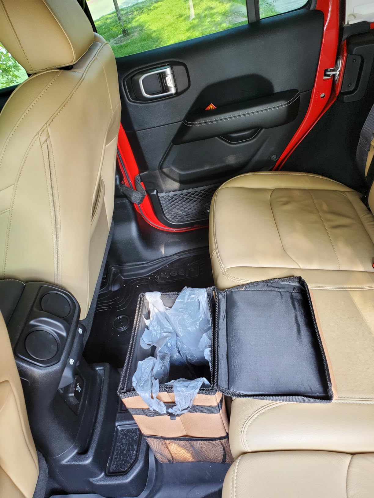 Lusso Gear Spill-Proof Car Trash Can - Easy to Clean Hanging Garbage Bin - Leak-Proof Lid, Removable Liner, Waterproof - Keeps Truck, SUV, Car, Minivan Clean & Odor Free - 2.5 Gallon Tan Car Trash Can customer photo 1