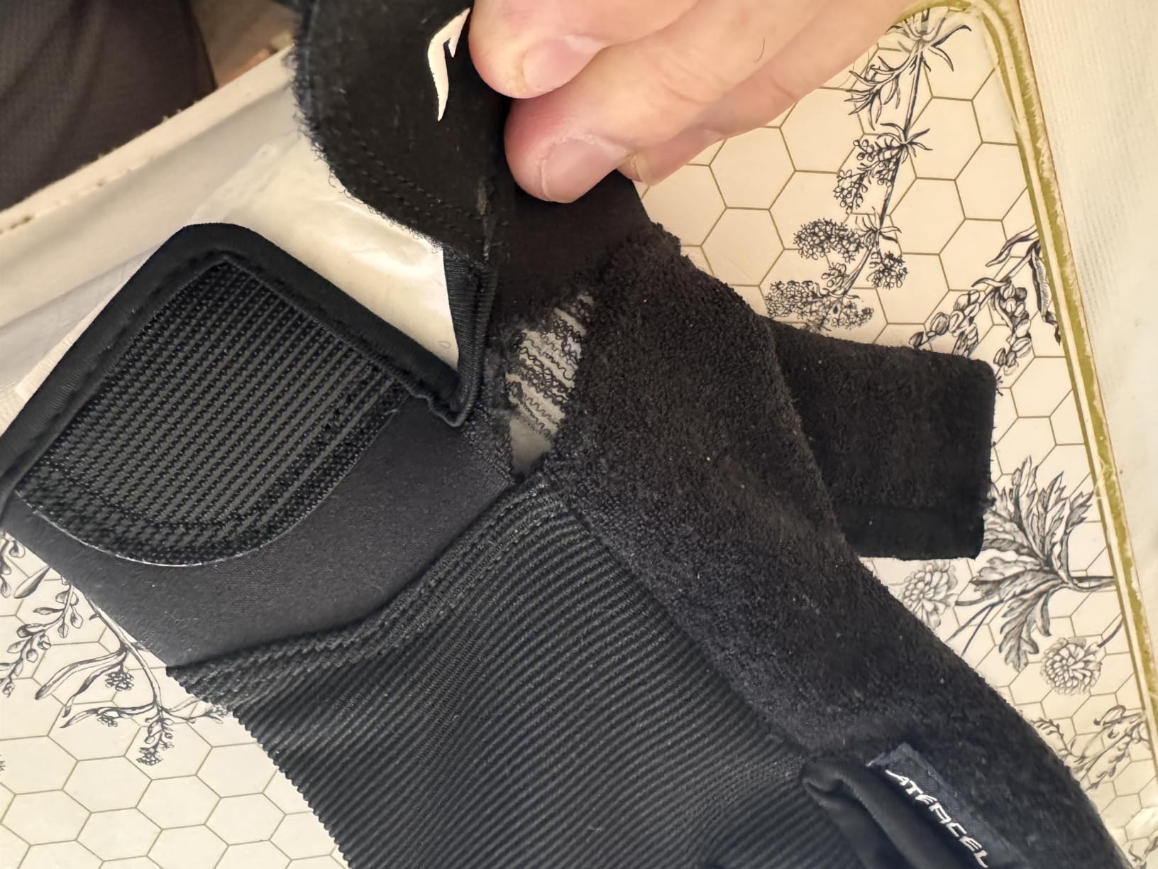 ATERCEL Workout Gloves for Men and Women, Exercise Gloves for Weight Lifting, Cycling, Gym, Training, Breathable and Snug fit customer photo 1