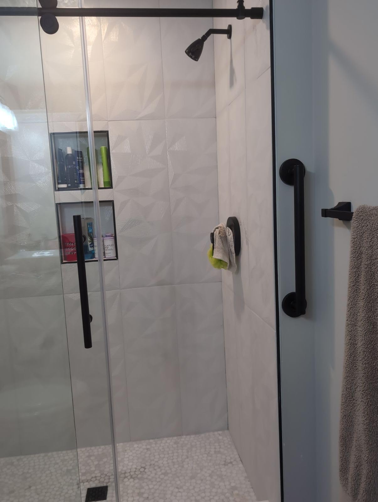 Delta Contemporary 18-inch Matte Black ADA Grab Bar customer photo 2