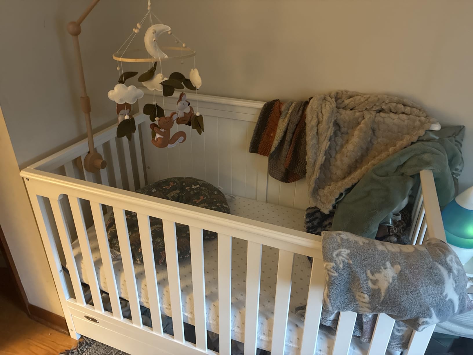 Graco Hadley 5-in-1 Convertible Crib with Drawer, White, GREENGUARD Gold Certified customer photo 1