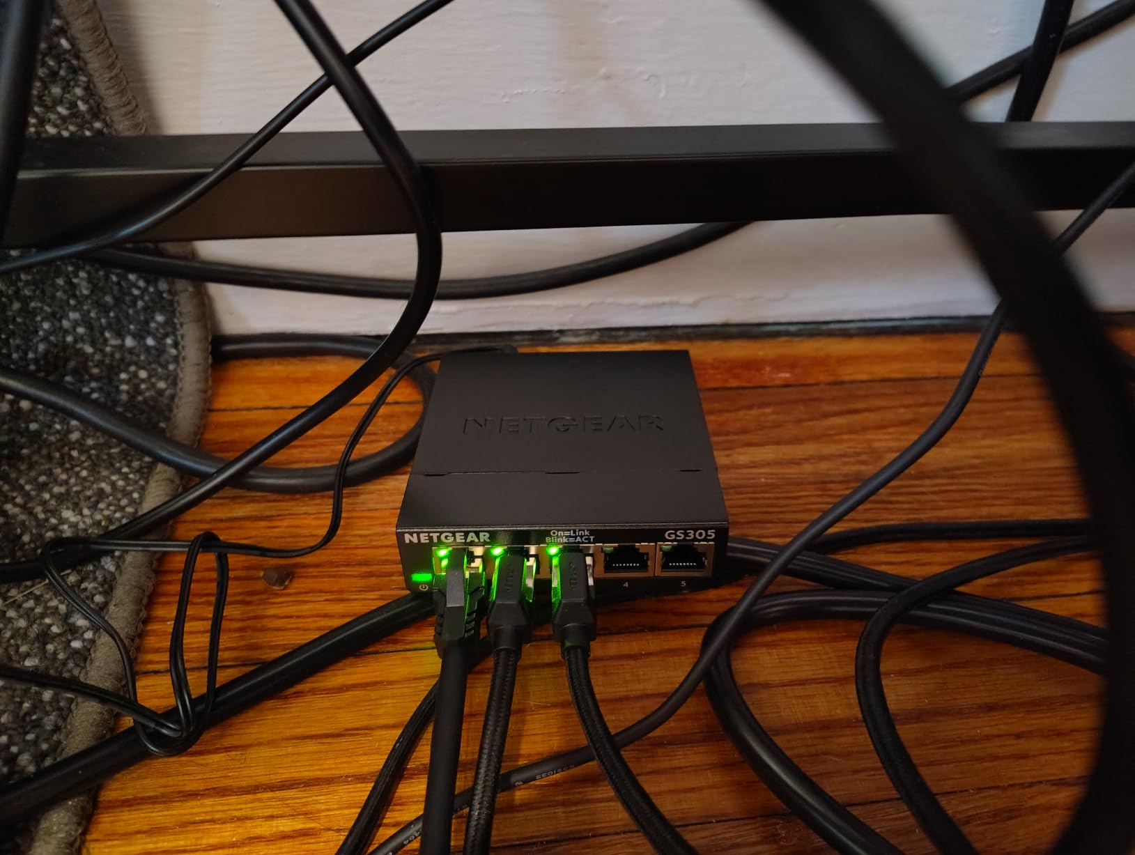 NETGEAR 8-Port Gigabit Ethernet Unmanaged Network Switch (GS308) | Essentials Model, Home Network Hub, Office Ethernet Splitter, Plug-and-Play, Silent Operation, Desktop or Wall Mount customer photo 2
