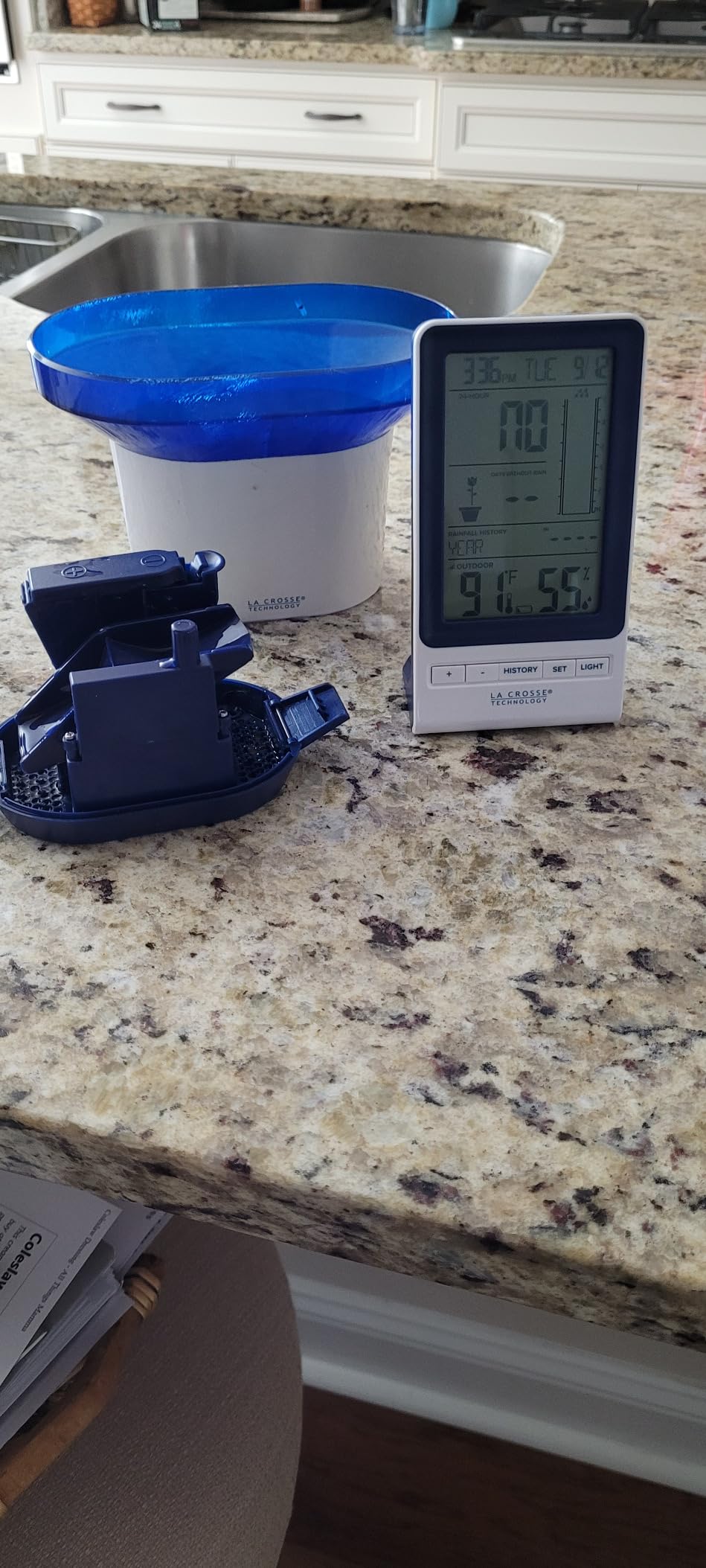 La Crosse Technology 724-1415BL Wireless Rain Station with Temperature and Humidity customer photo 1