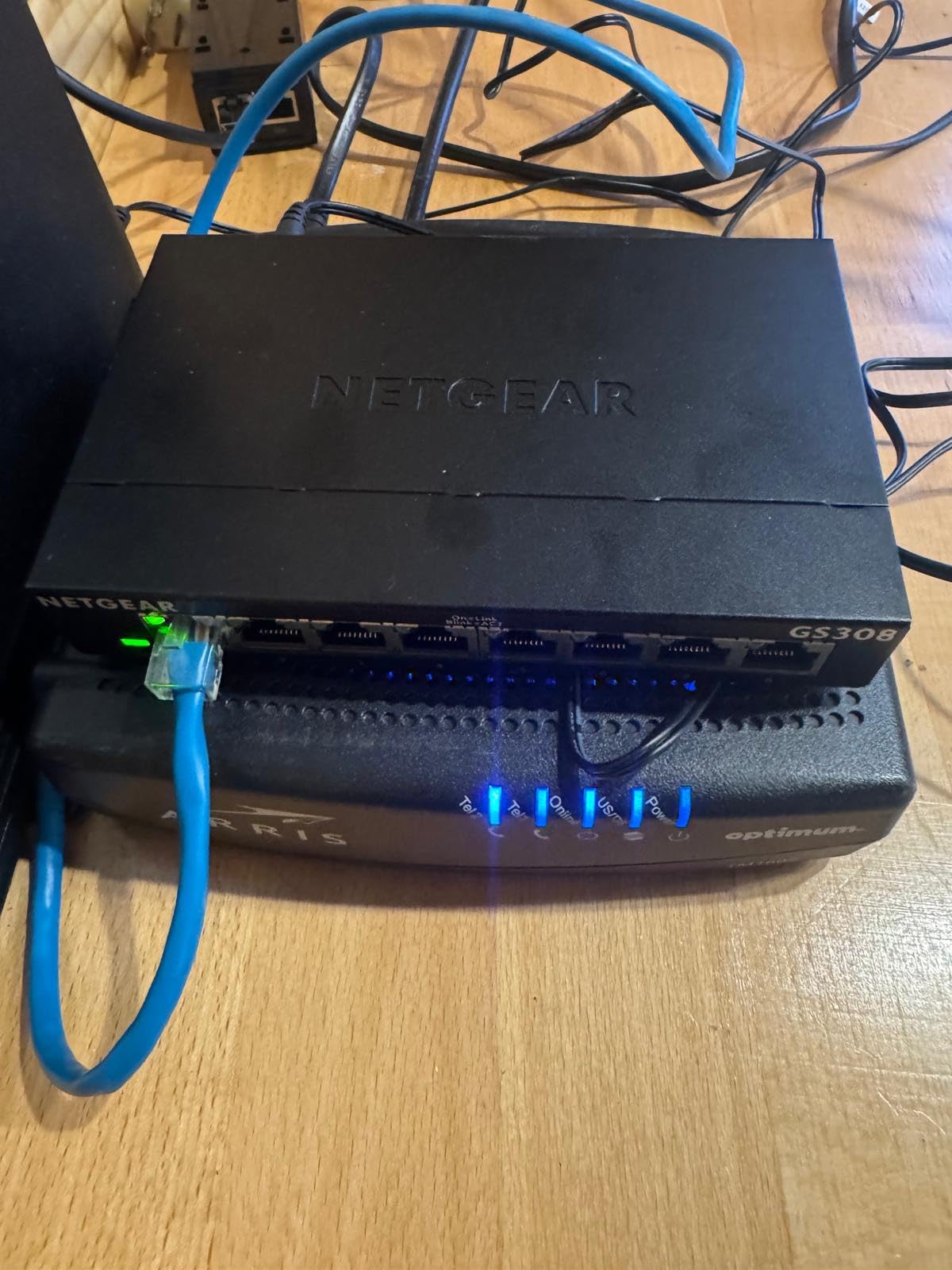 NETGEAR 5-Port Gigabit Ethernet Unmanaged Network Switch (GS305) | Essentials Model, Home Network Hub, Office Ethernet Splitter, Plug-and-Play, Silent Operation, Desktop or Wall Mount customer photo 2