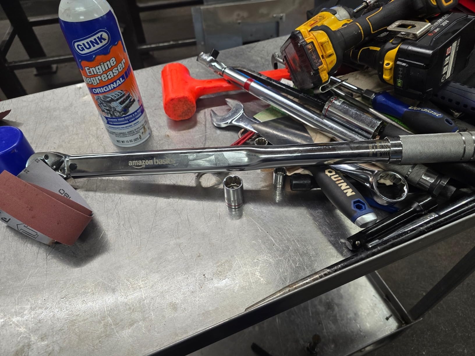 Amazon Basics 1/2-Inch Drive Click Heavy-Duty Torque Wrench with Audible Click, High Accuracy, 25-250 ft-lb, 33.9-338.9 Nm customer photo 1