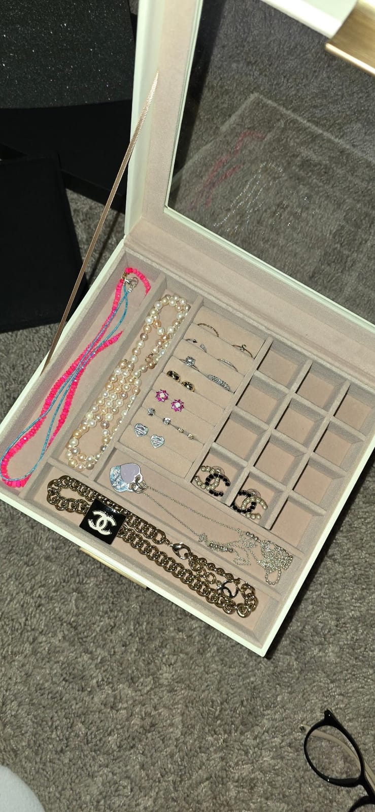 SONGMICS Jewelry Box Organizer, 3-Layer Storage with 2 Drawers, Glass Lid | Jewelry Organizer for Earrings, Modern Style, 8 x 9.1 x 5.3 Inches, Cloud White and Gold, GISELLA Collection UJBC239WT customer photo 1